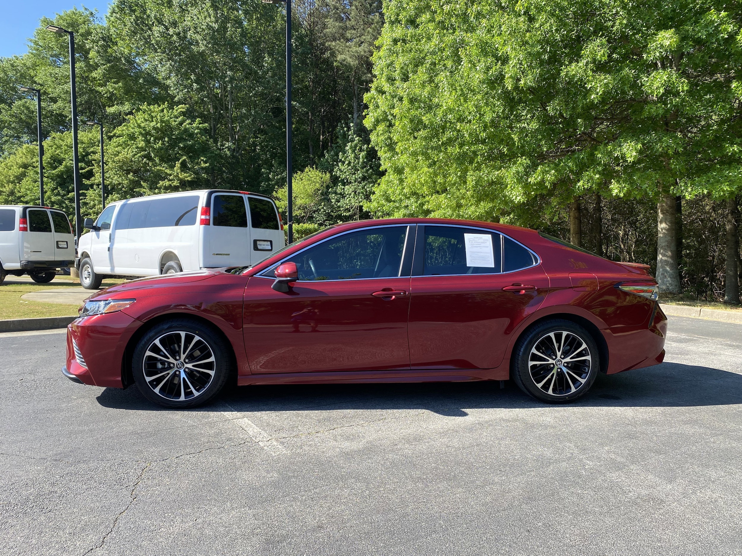 2018 Toyota Camry SE photo 5