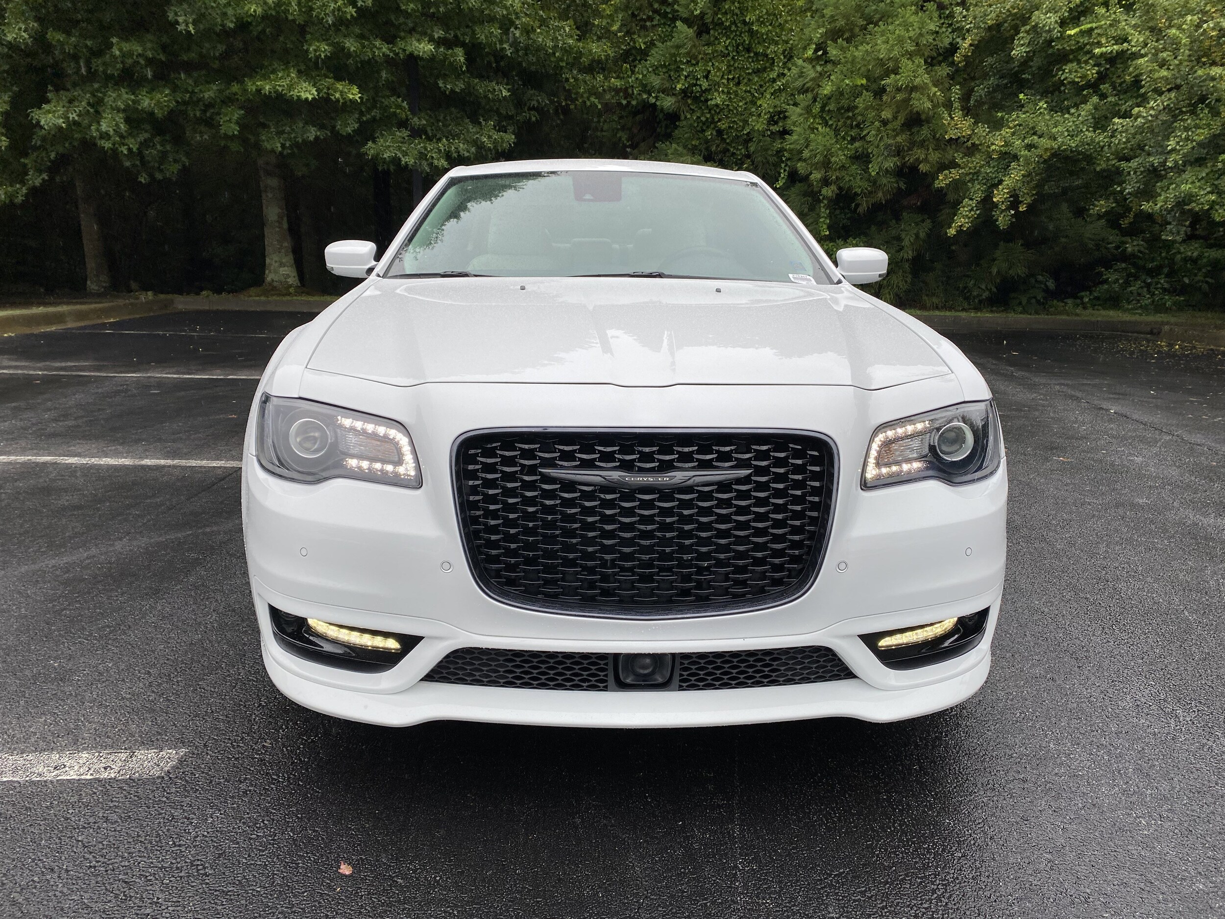 2022 Chrysler 300 Touring L photo 2
