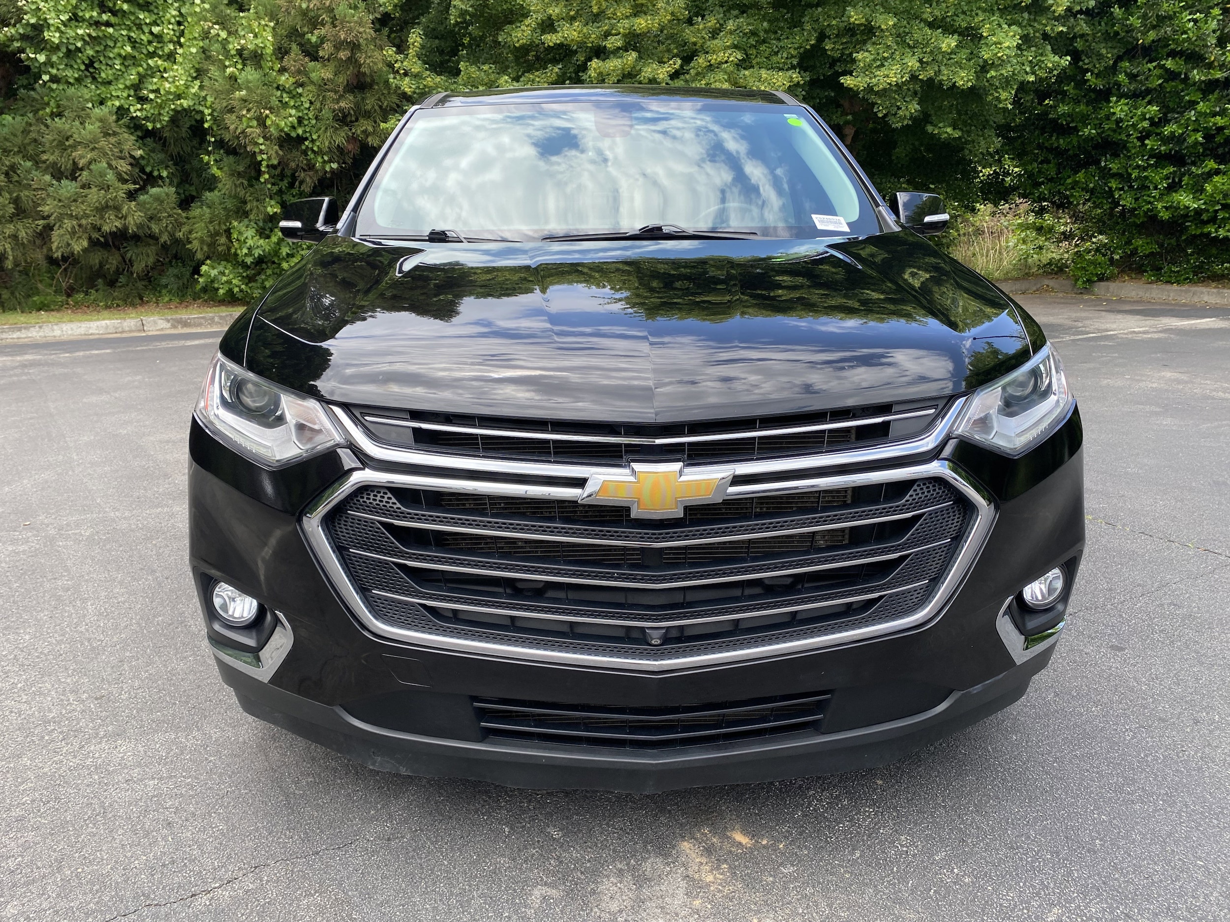 2020 Chevrolet Traverse LT Leather photo 2