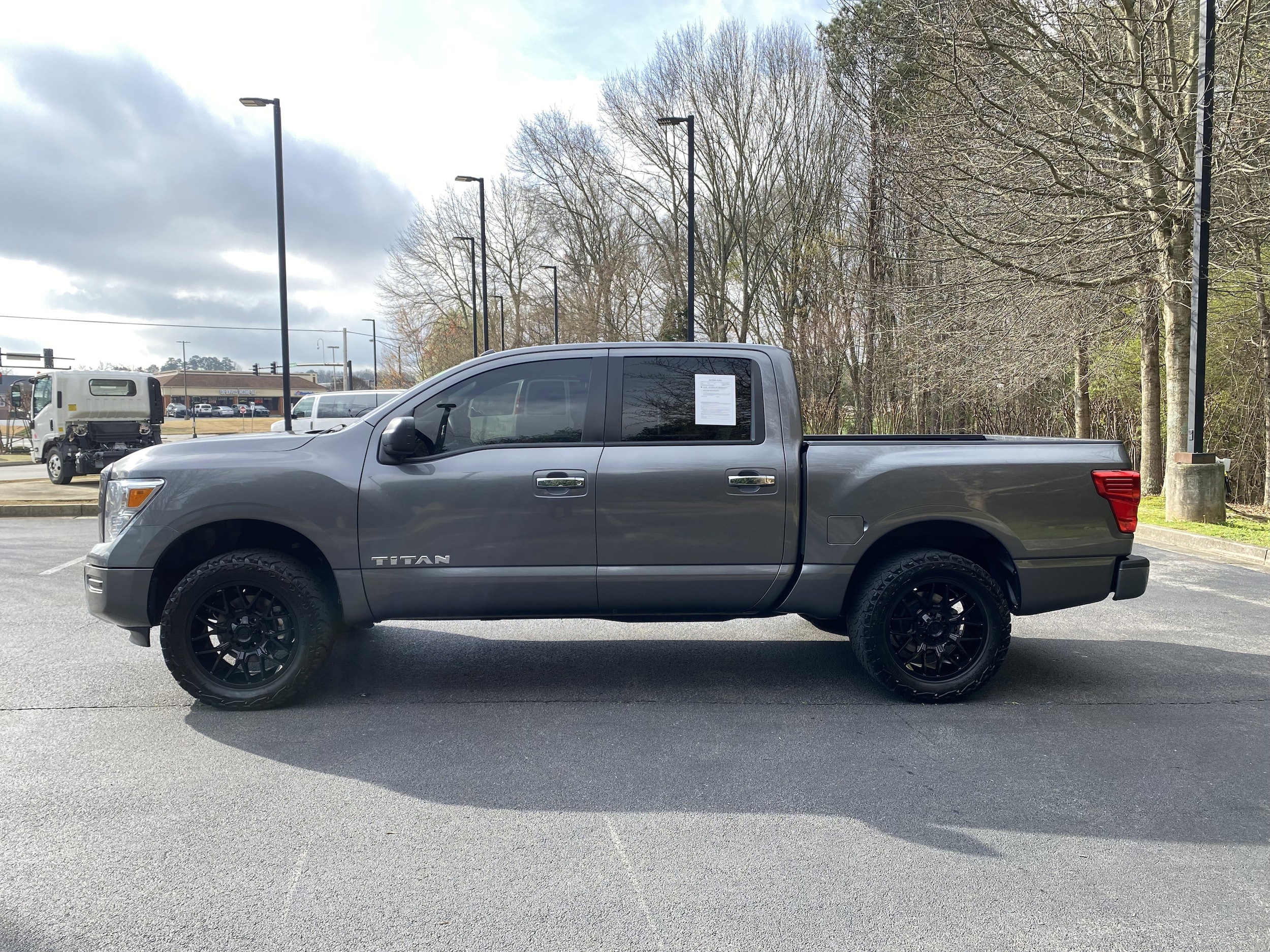 2021 Nissan Titan SV photo 4