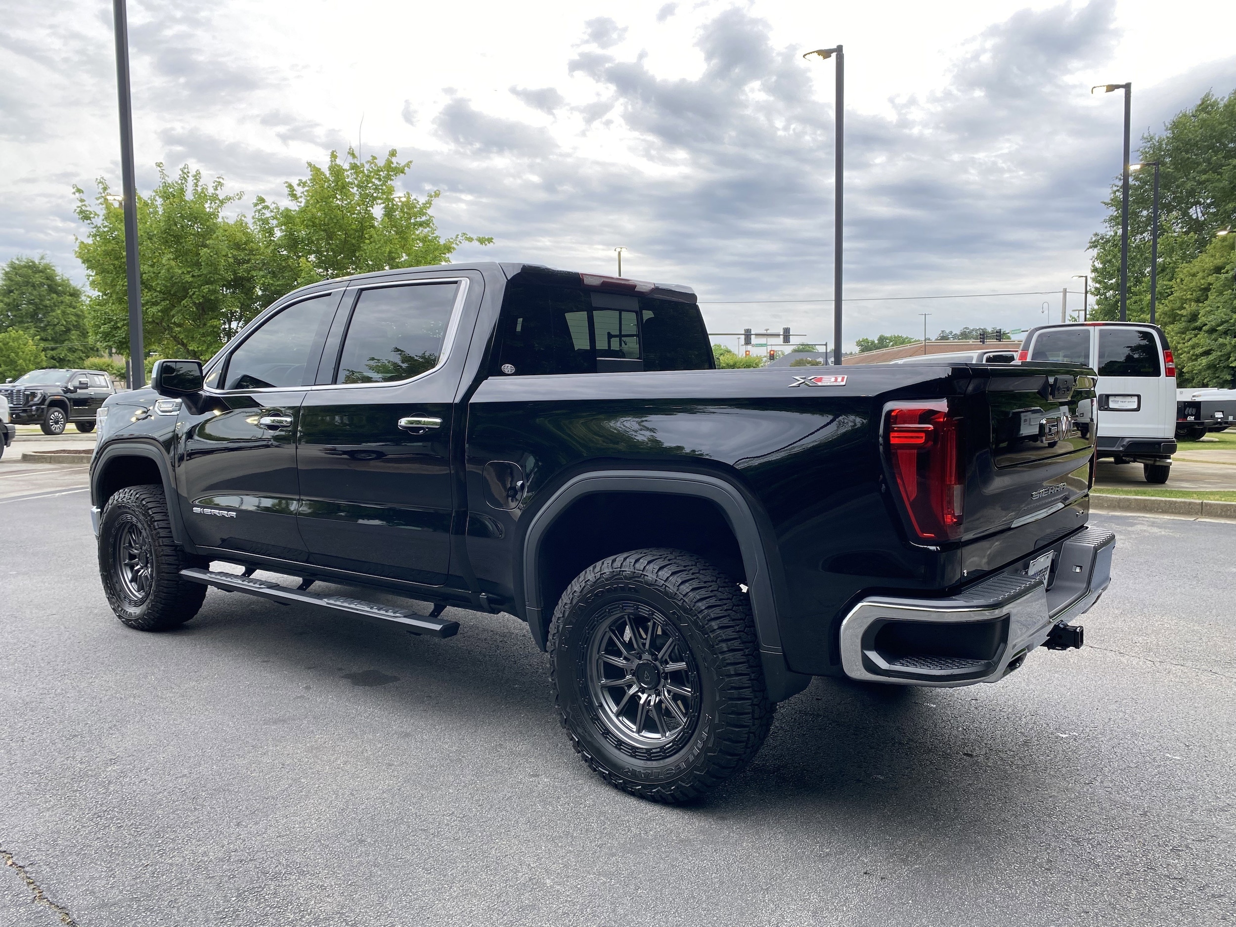 2024 GMC Sierra 1500 SLT photo 5