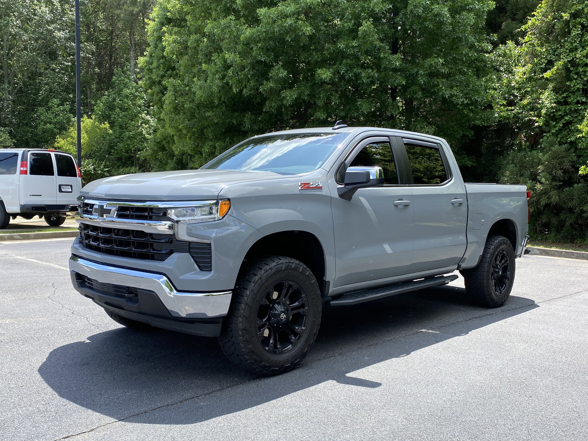 2024 Chevrolet Silverado 1500 LT photo 5