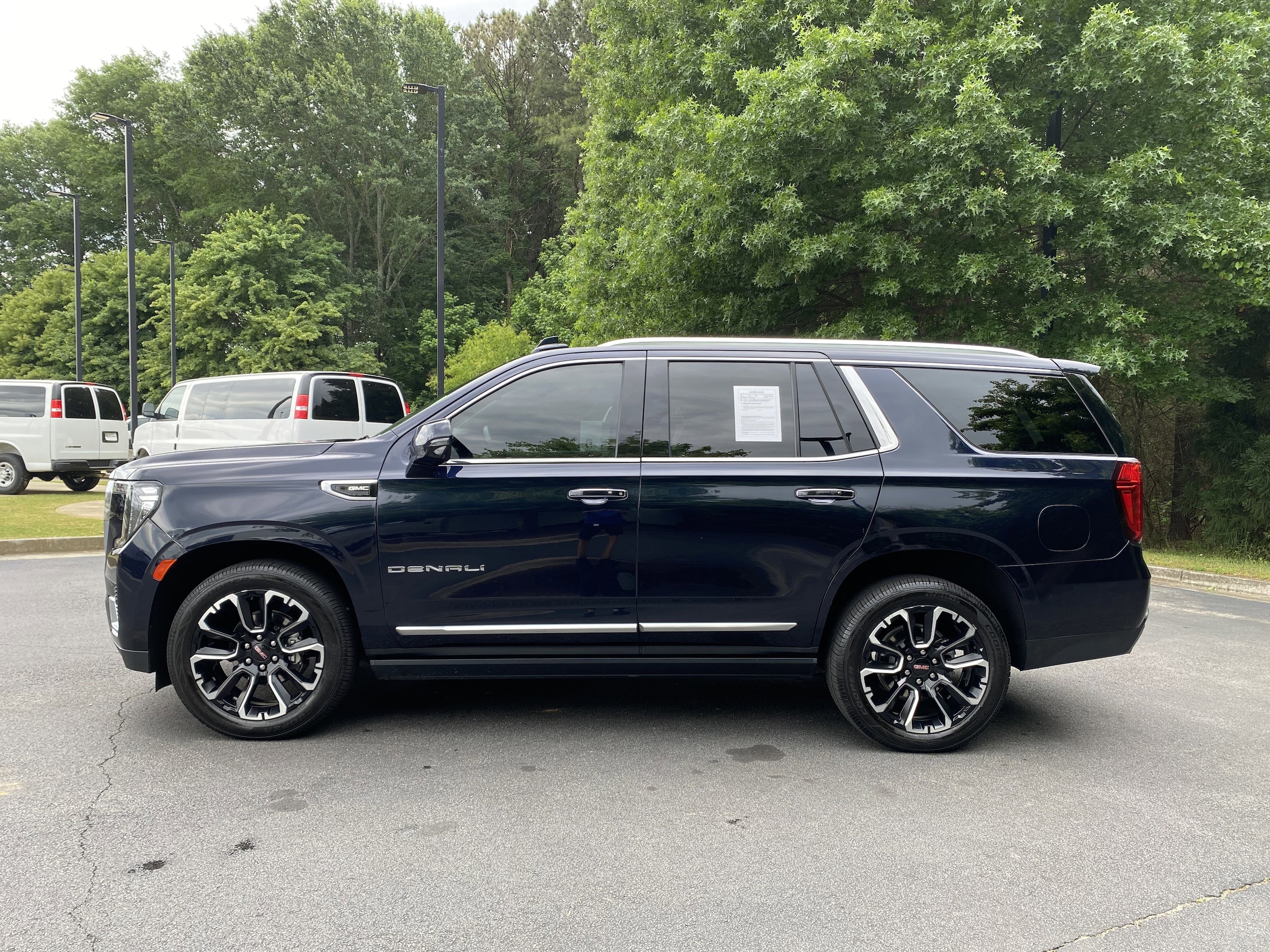 2023 GMC Yukon Denali photo 5