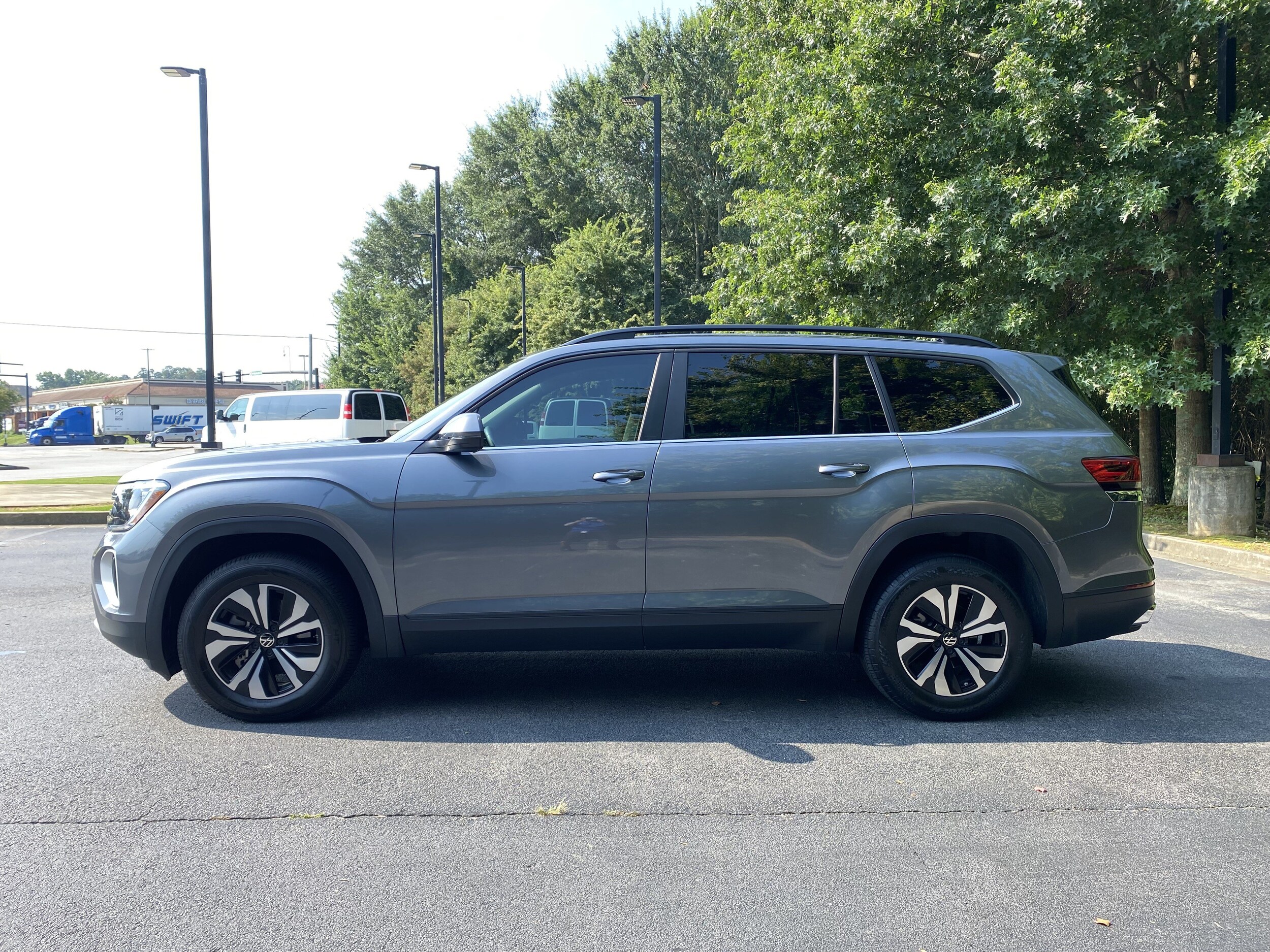 2025 Volkswagen Atlas 2.0T SE
