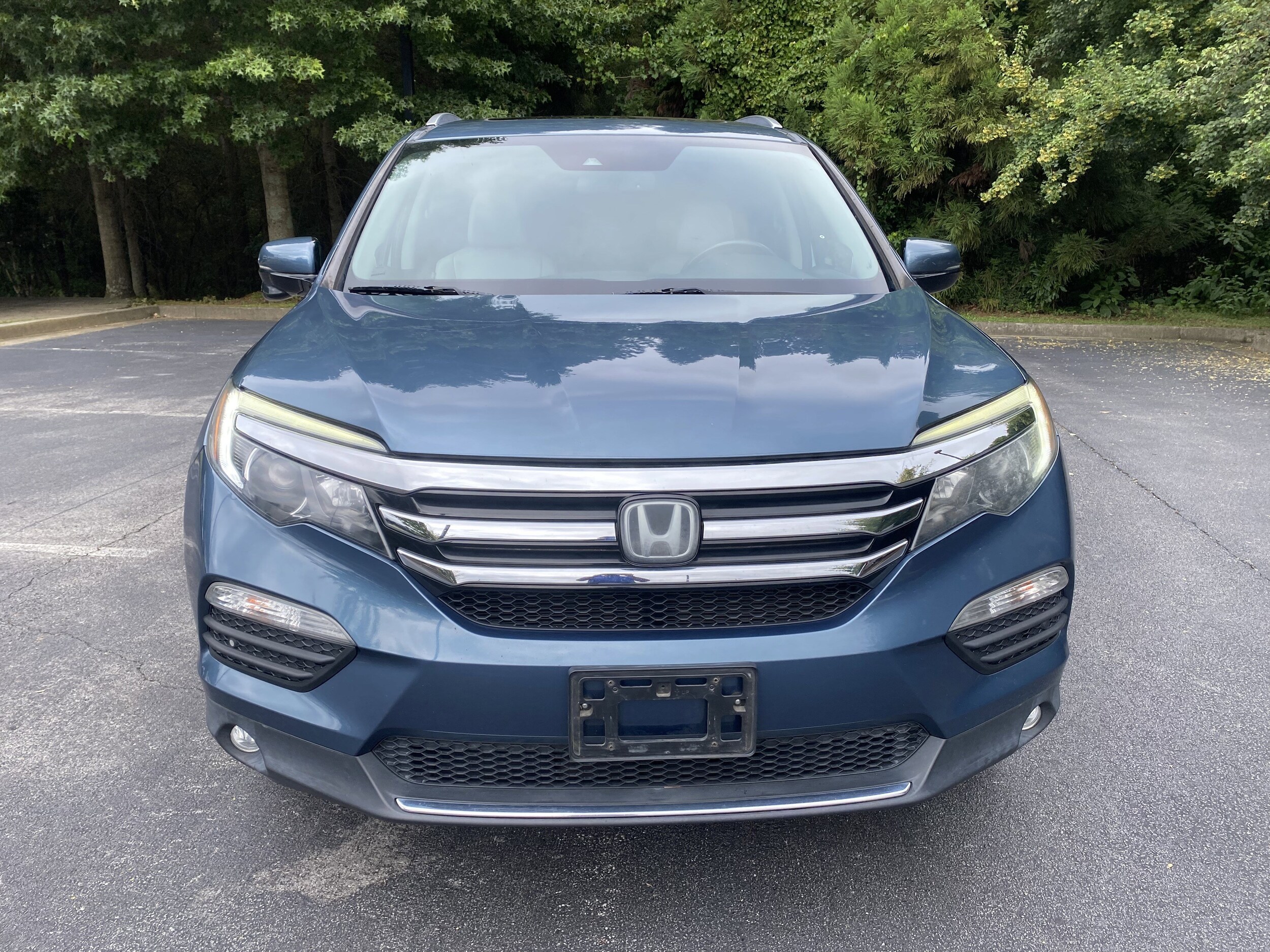 2018 Honda Pilot Touring photo 2