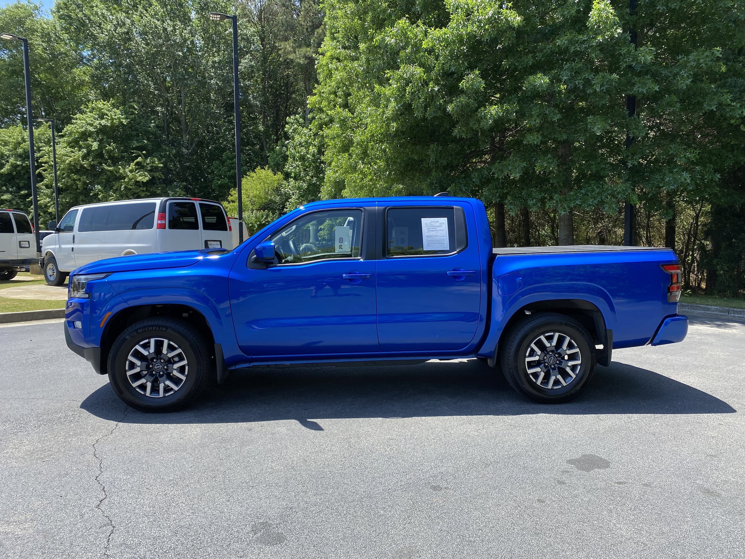 2024 Nissan Frontier SL photo 4