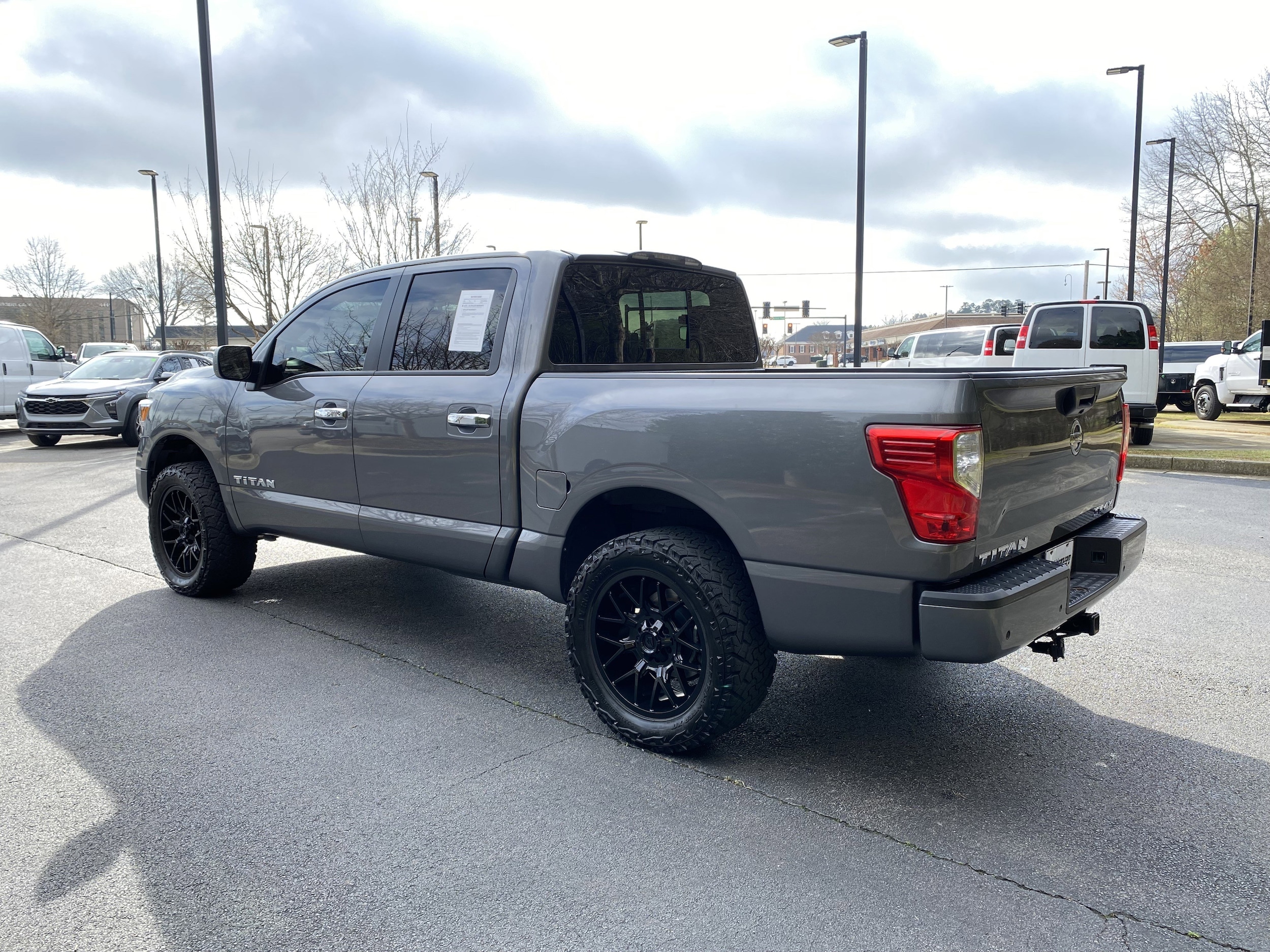 2021 Nissan Titan SV photo 5