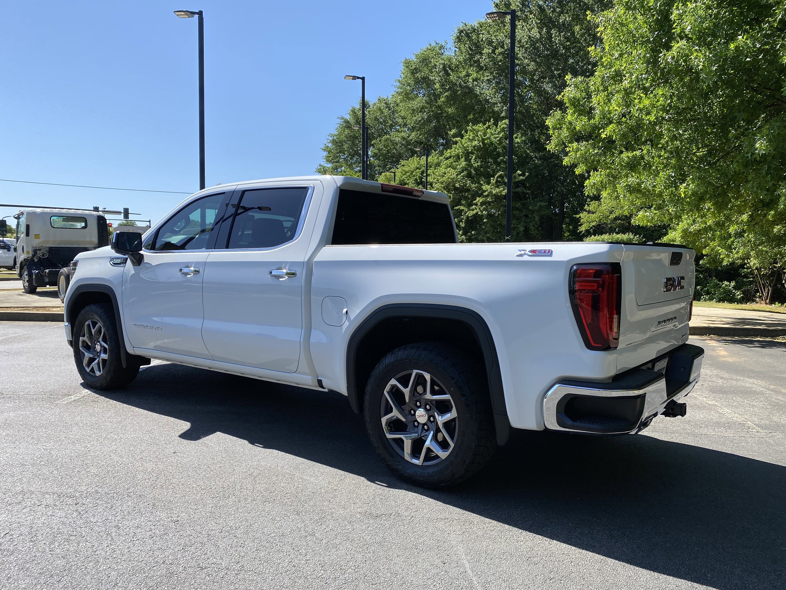 2023 GMC Sierra 1500 SLT photo 6