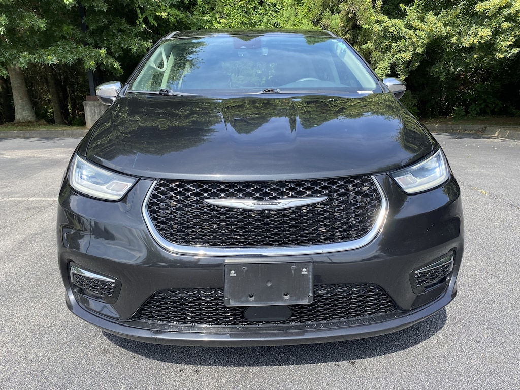 Used 2023 Chrysler Pacifica Hybrid Limited Minivan