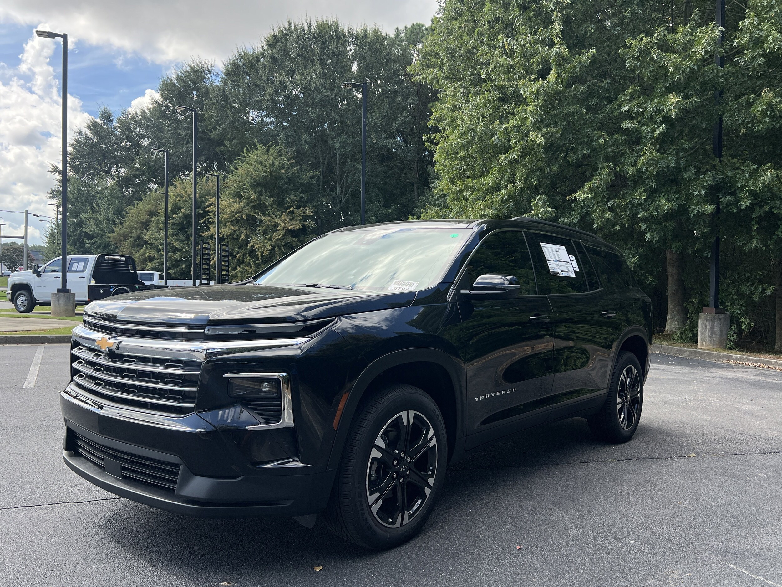 2027 Chevrolet Traverse FWD LT
