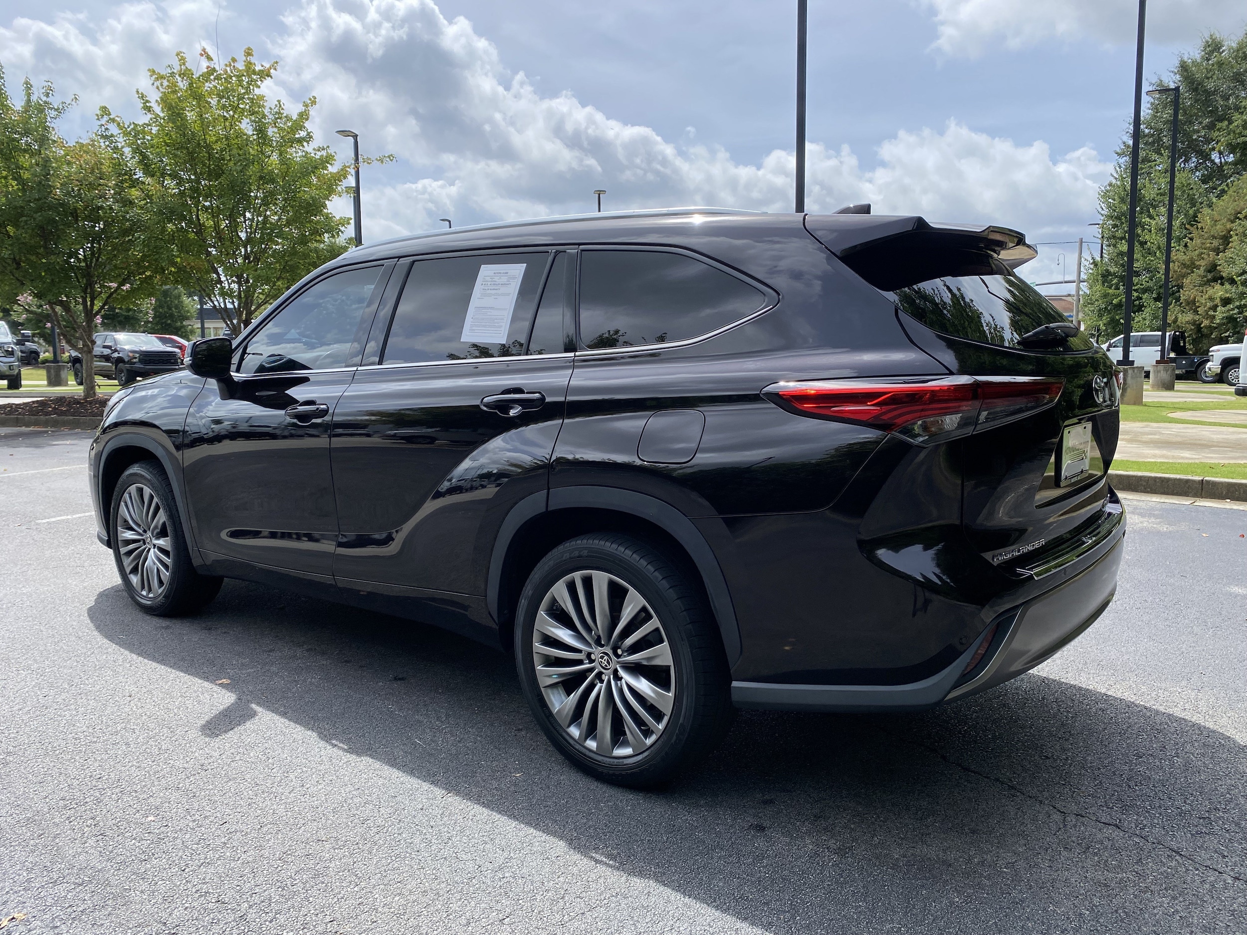 2022 Toyota Highlander Hybrid Platinum