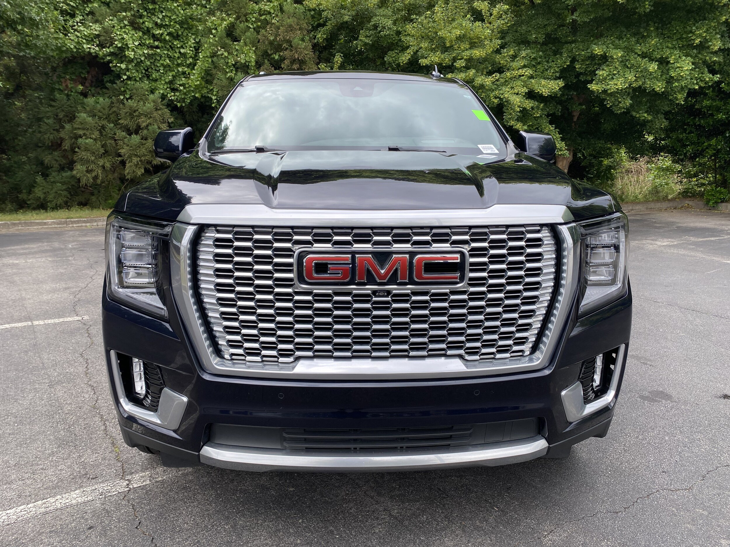 2023 GMC Yukon Denali photo 2