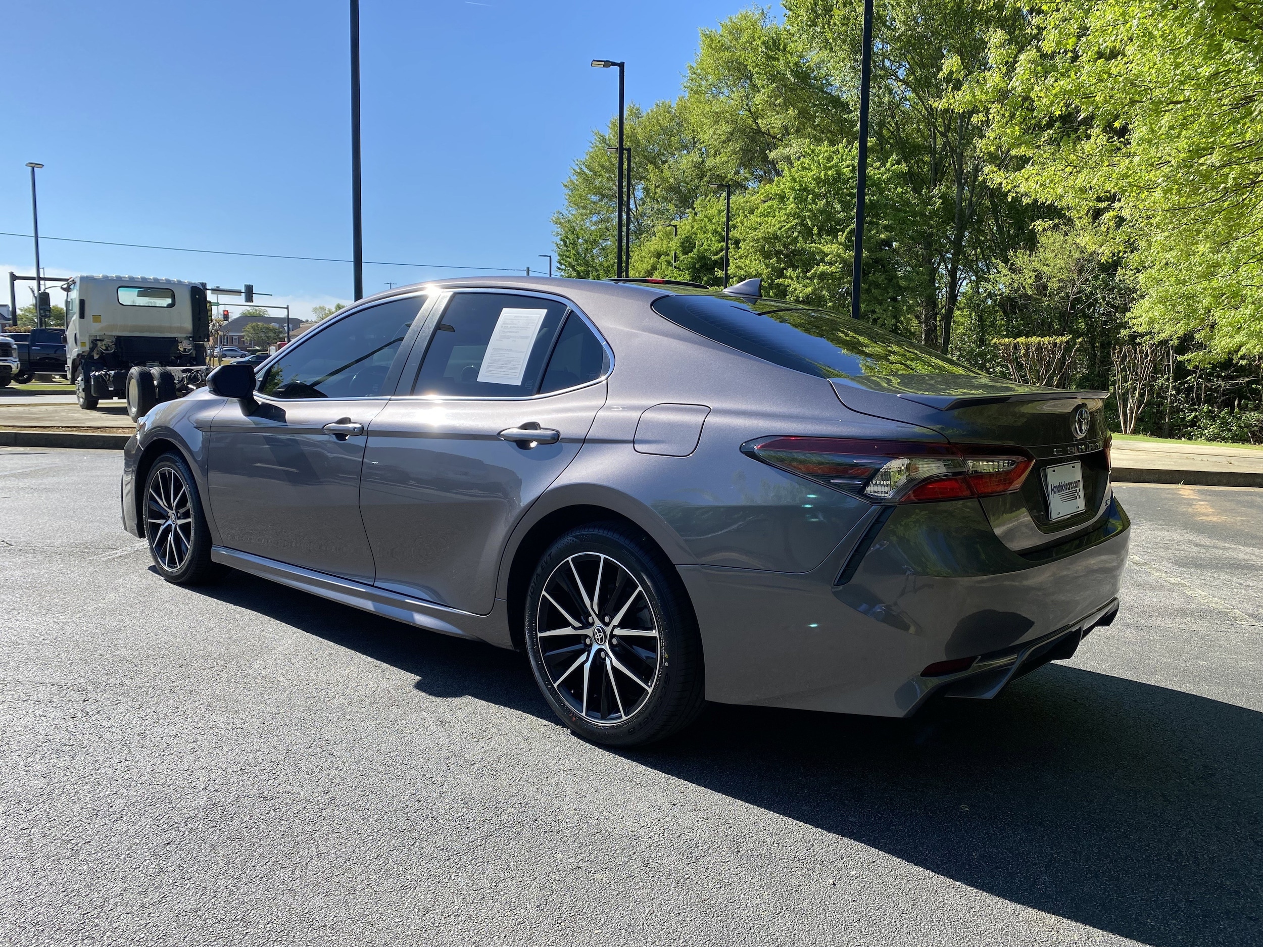 2021 Toyota Camry SE photo 6