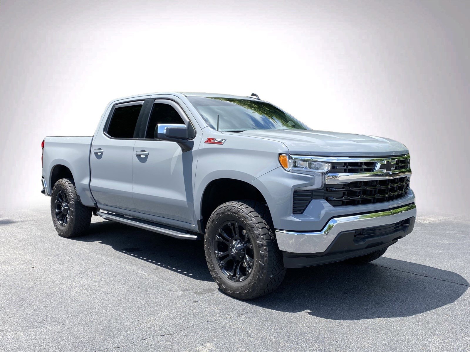 2024 Chevrolet Silverado 1500 LT photo 2