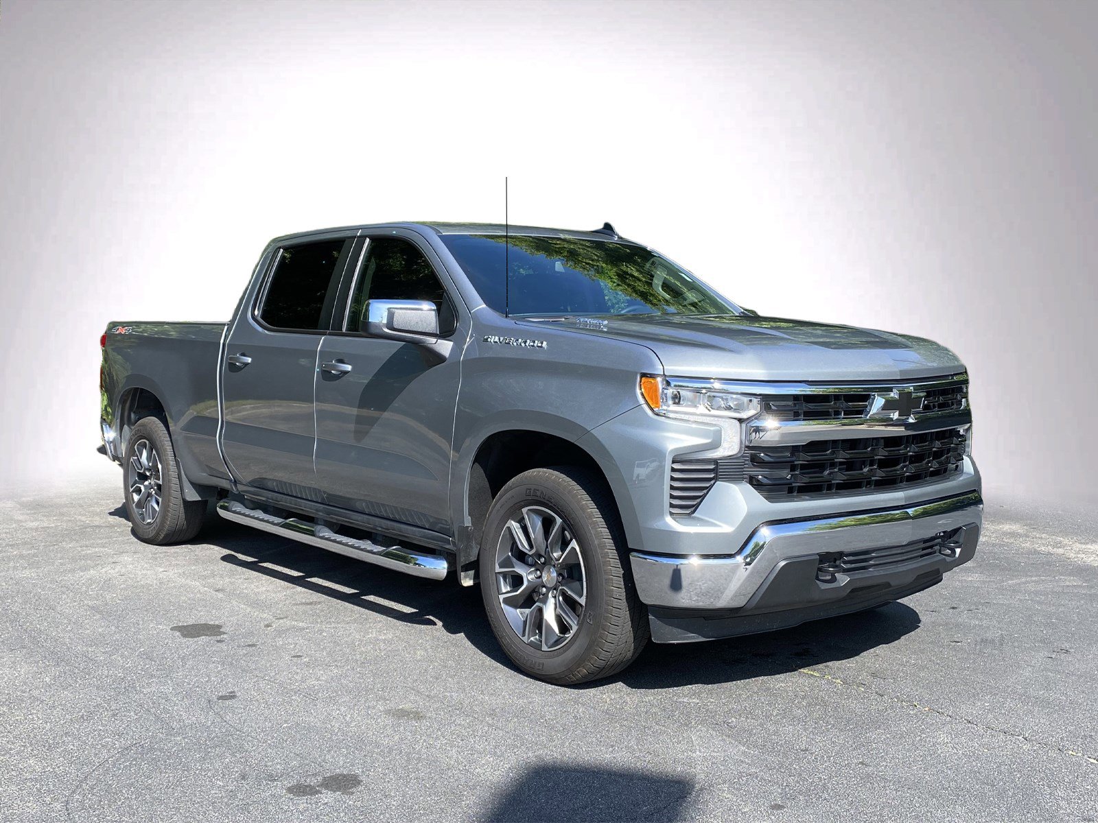 2025 Chevrolet Silverado 1500 LT photo 2