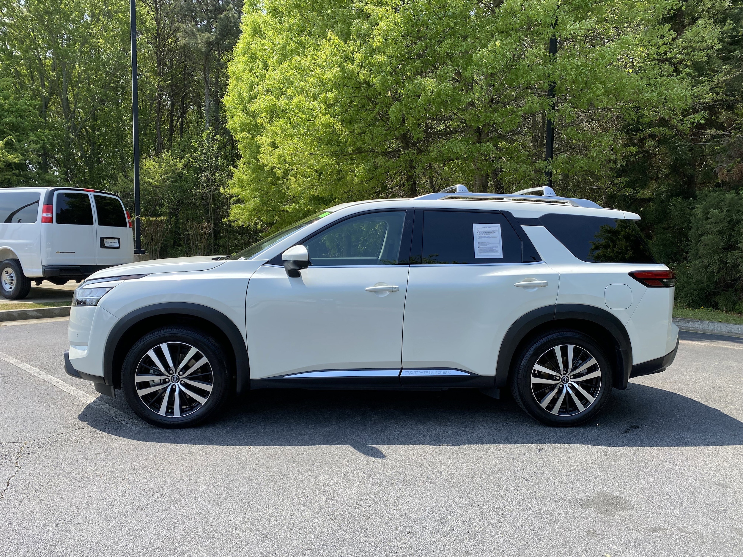 2024 Nissan Pathfinder Platinum photo 4