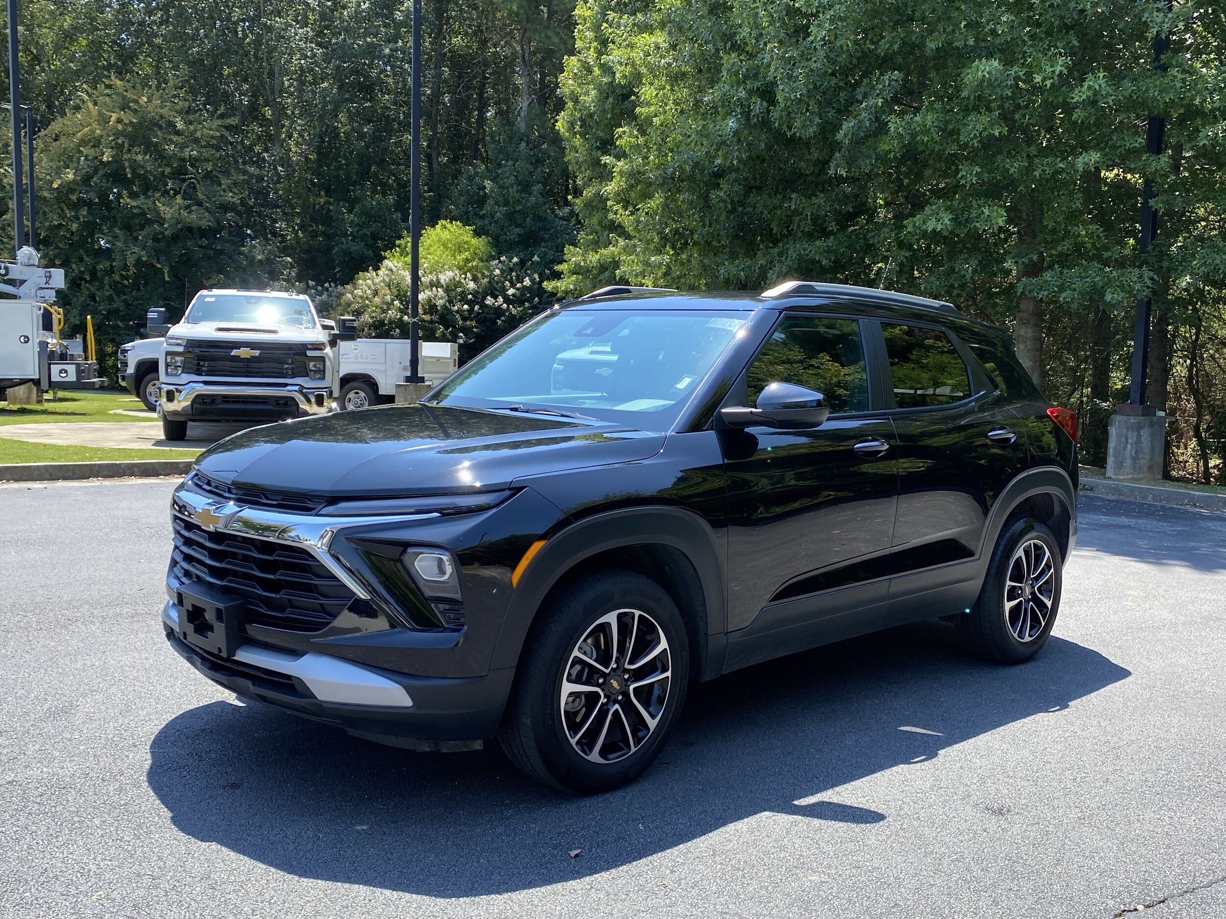 2025 Chevrolet Trailblazer LT photo 2