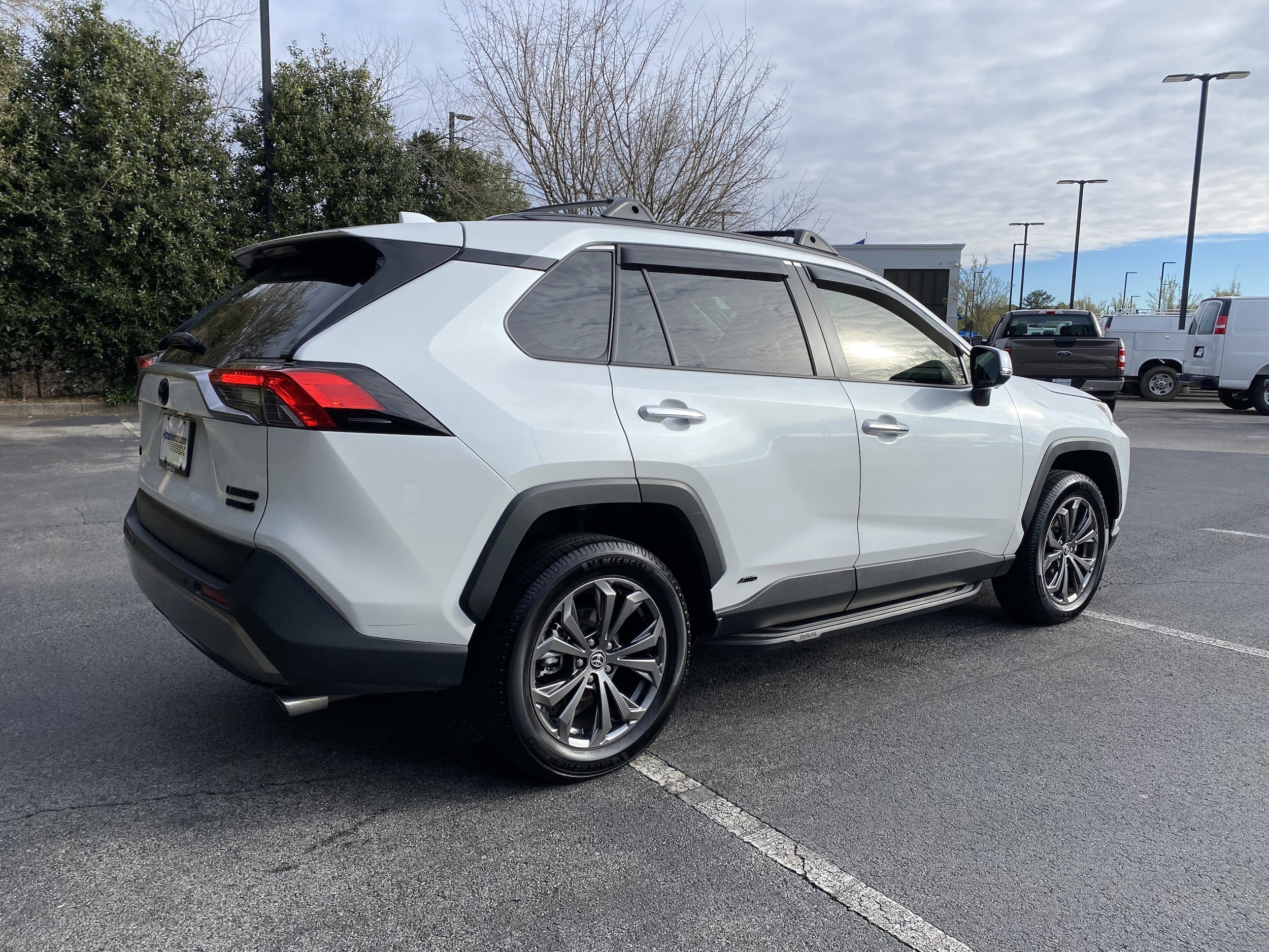 2024 Toyota RAV4 Hybrid Limited photo 3