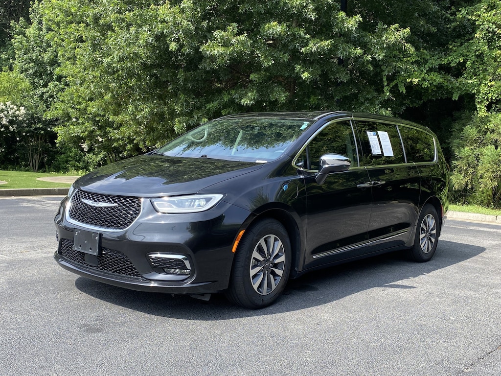 Used 2023 Chrysler Pacifica Hybrid Limited Minivan