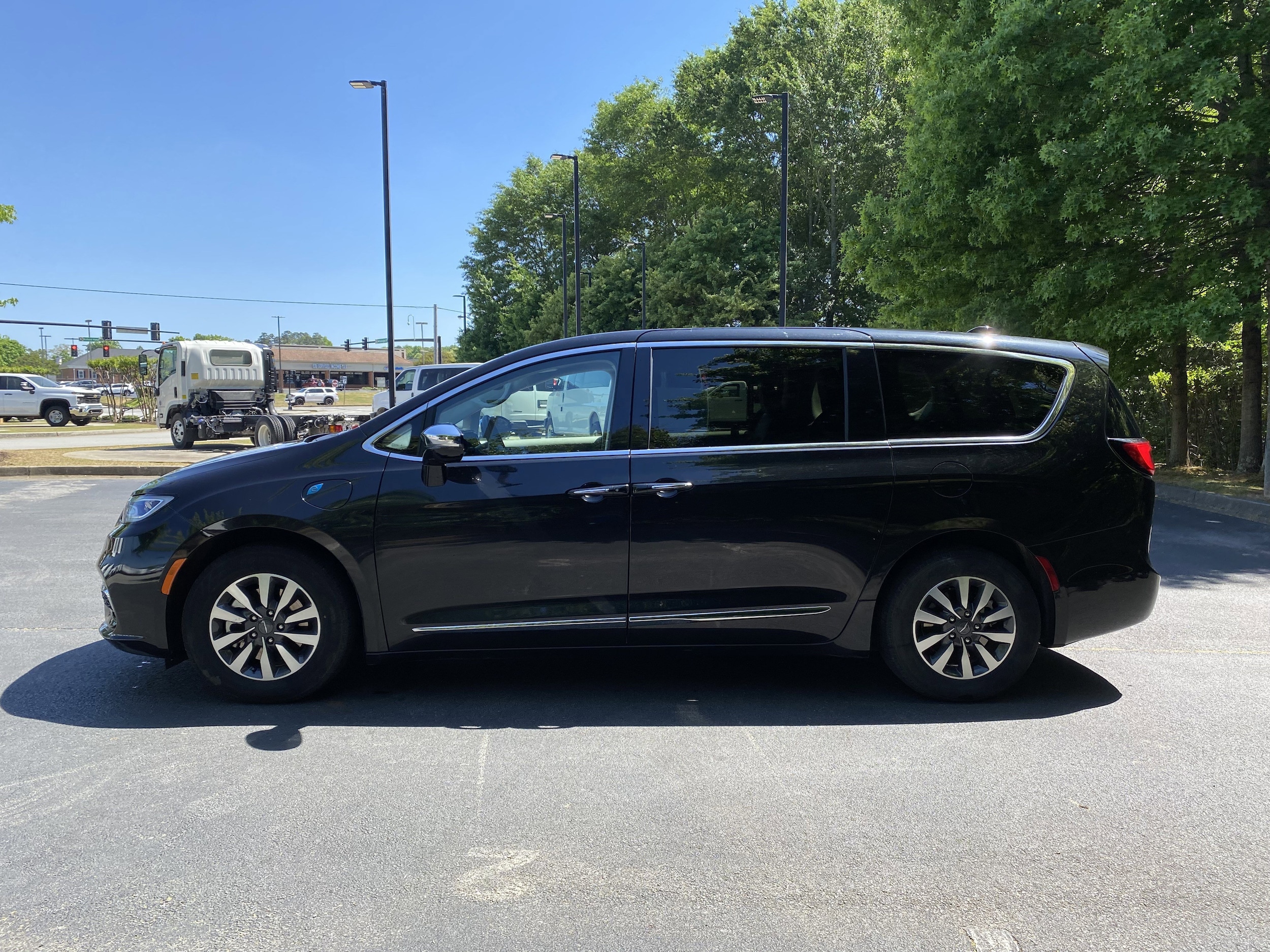 2023 Chrysler Pacifica Hybrid Limited photo 6