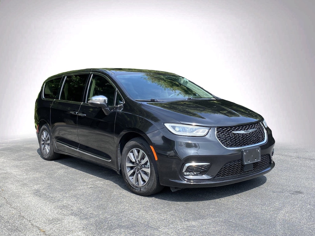 Used 2023 Chrysler Pacifica Hybrid Limited Minivan