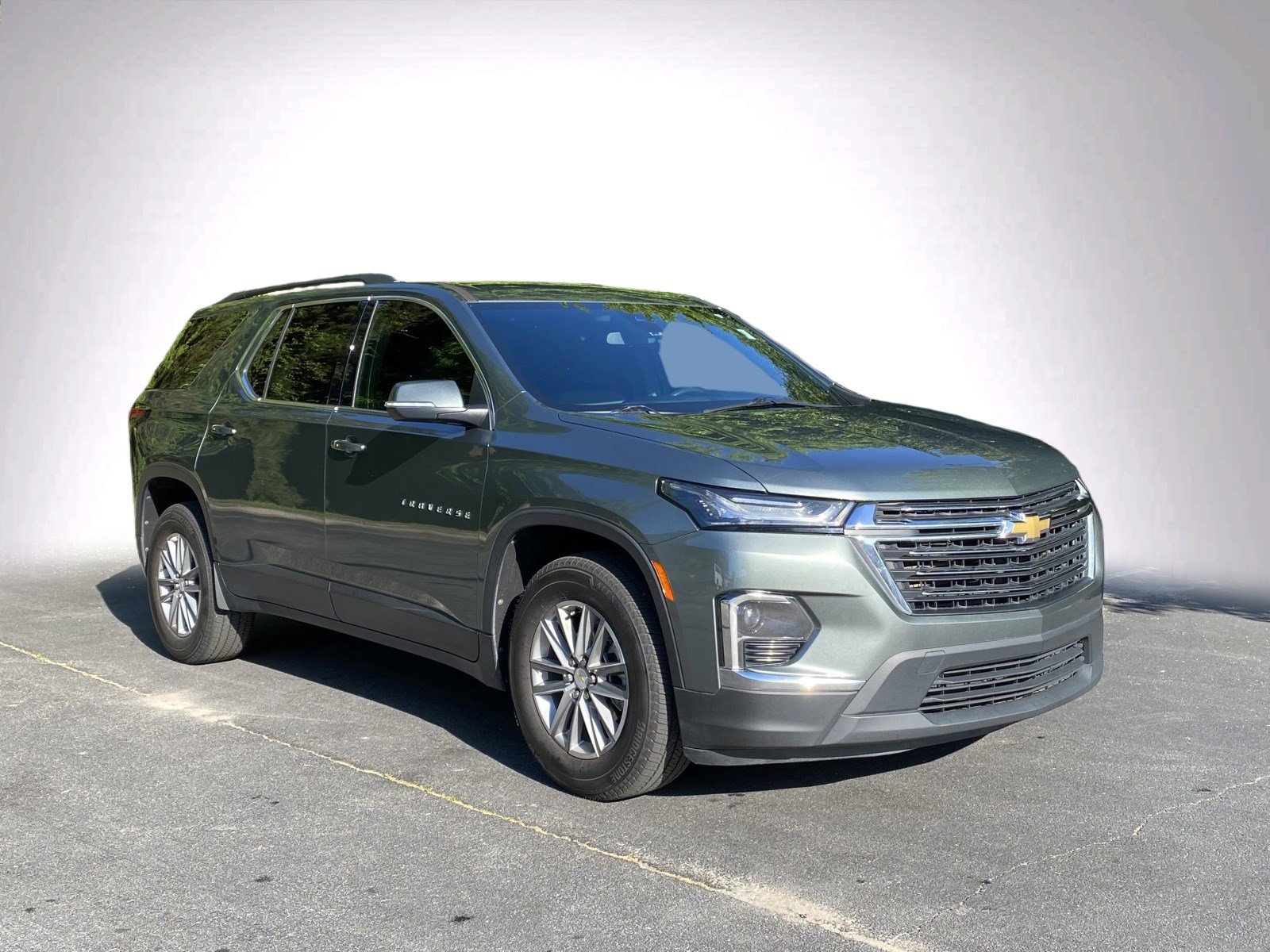 2022 Chevrolet Traverse LT Cloth photo 2