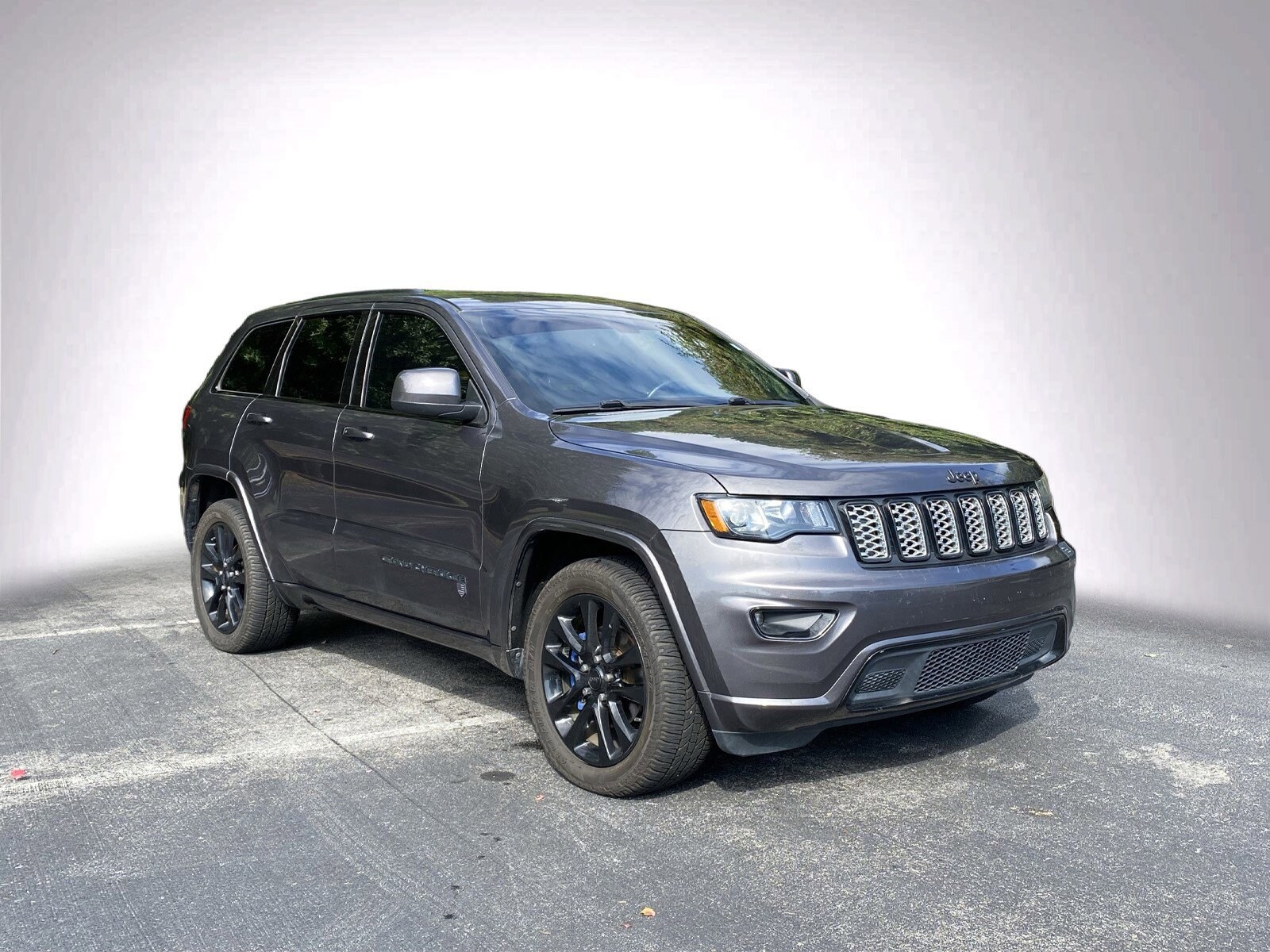 2017 Jeep Grand Cherokee Altitude photo 2