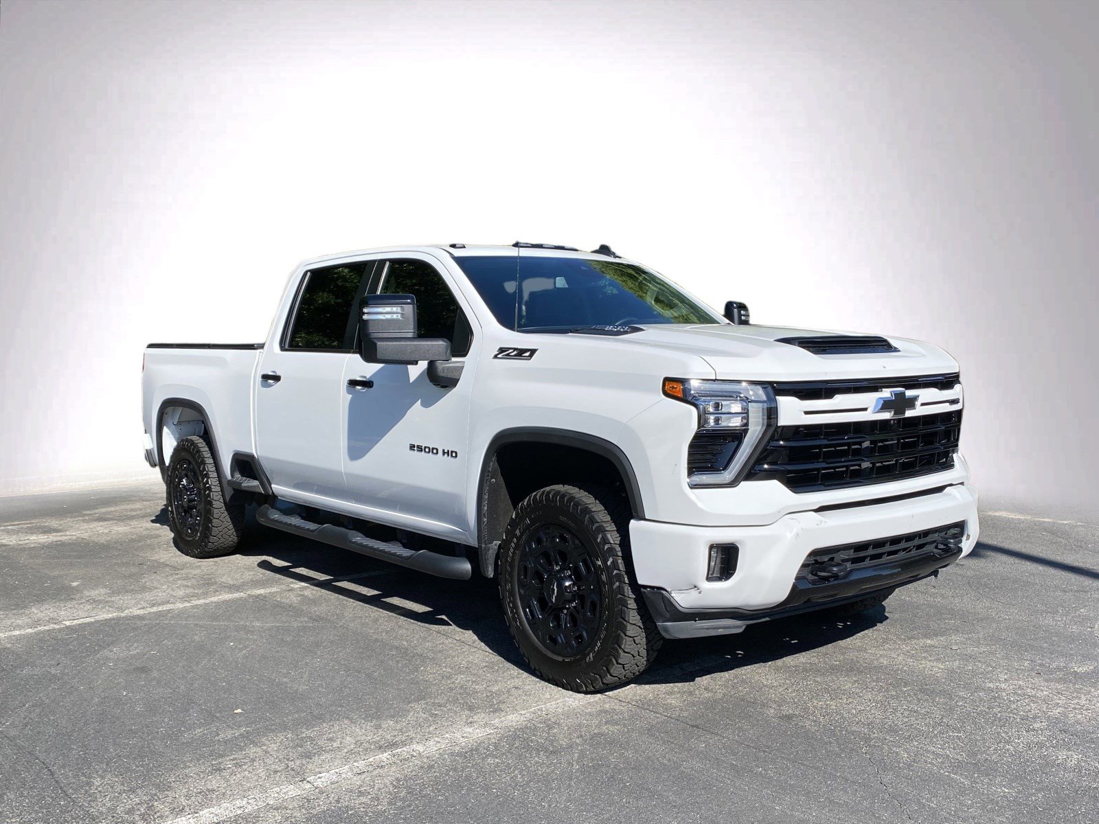 2024 Chevrolet Silverado 2500HD LT photo 2