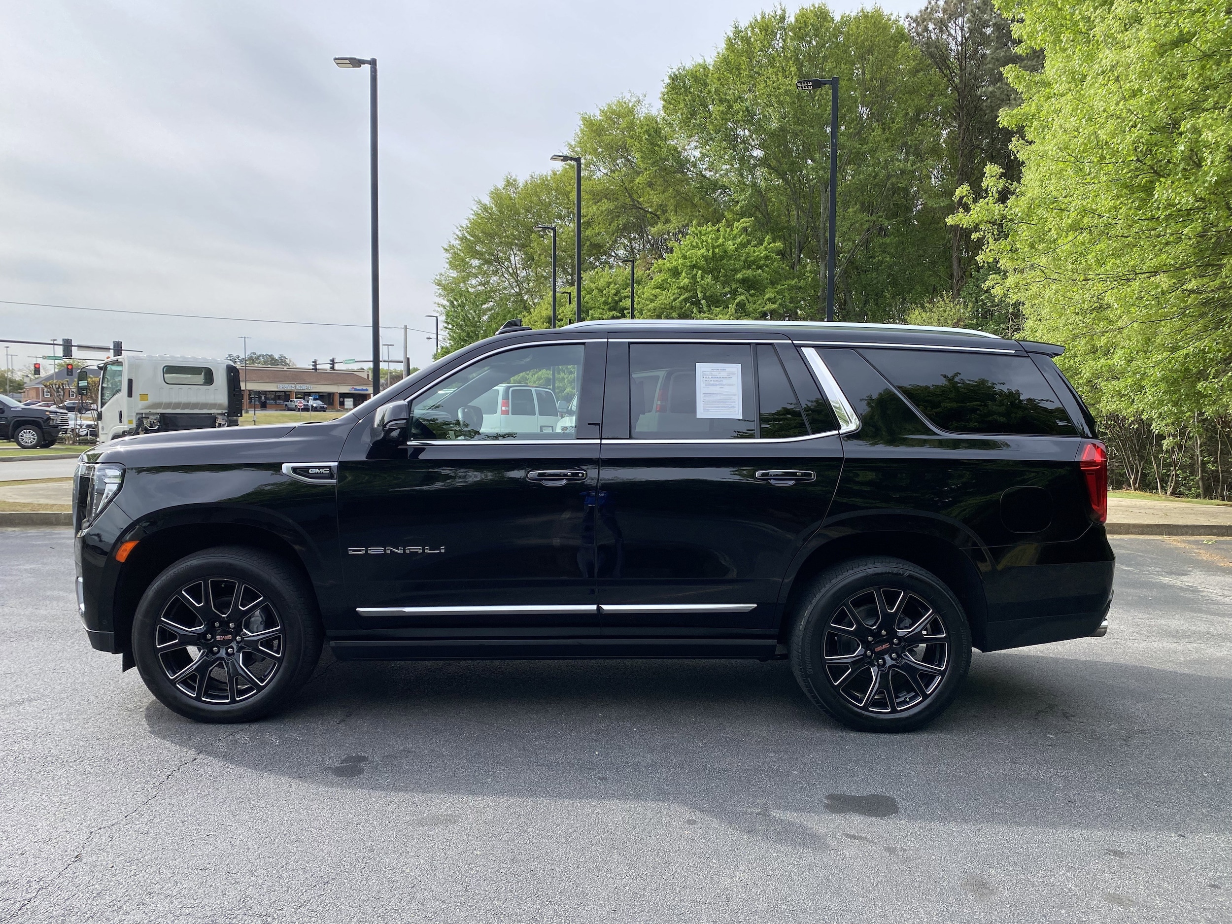 2023 GMC Yukon Denali photo 4