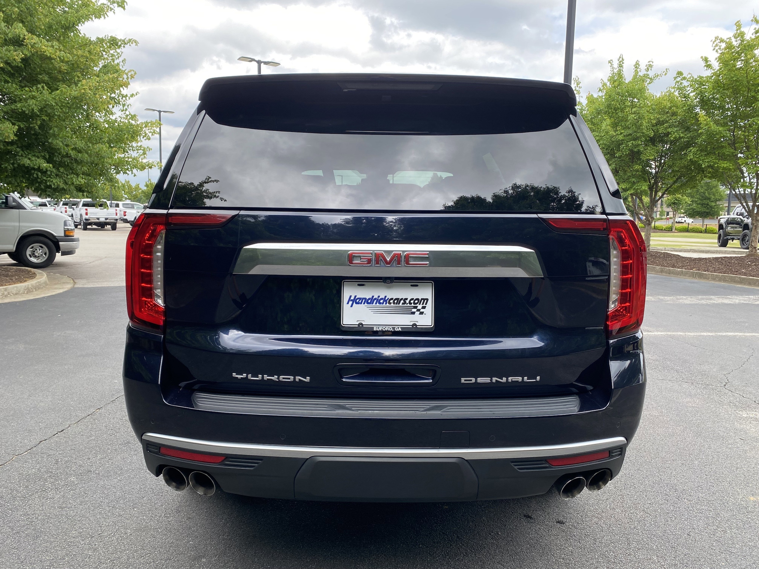 2023 GMC Yukon Denali photo 3