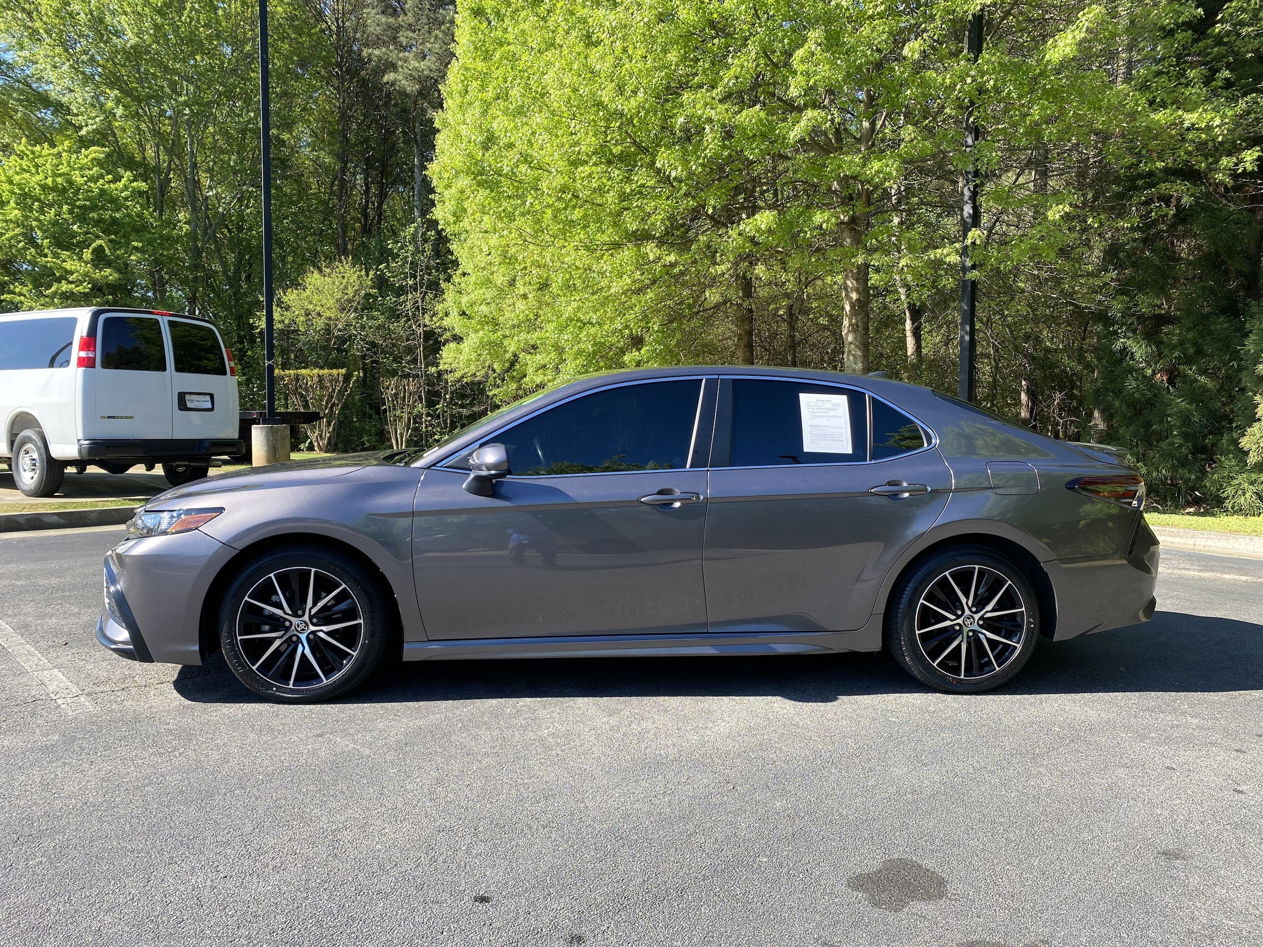 2021 Toyota Camry SE photo 5