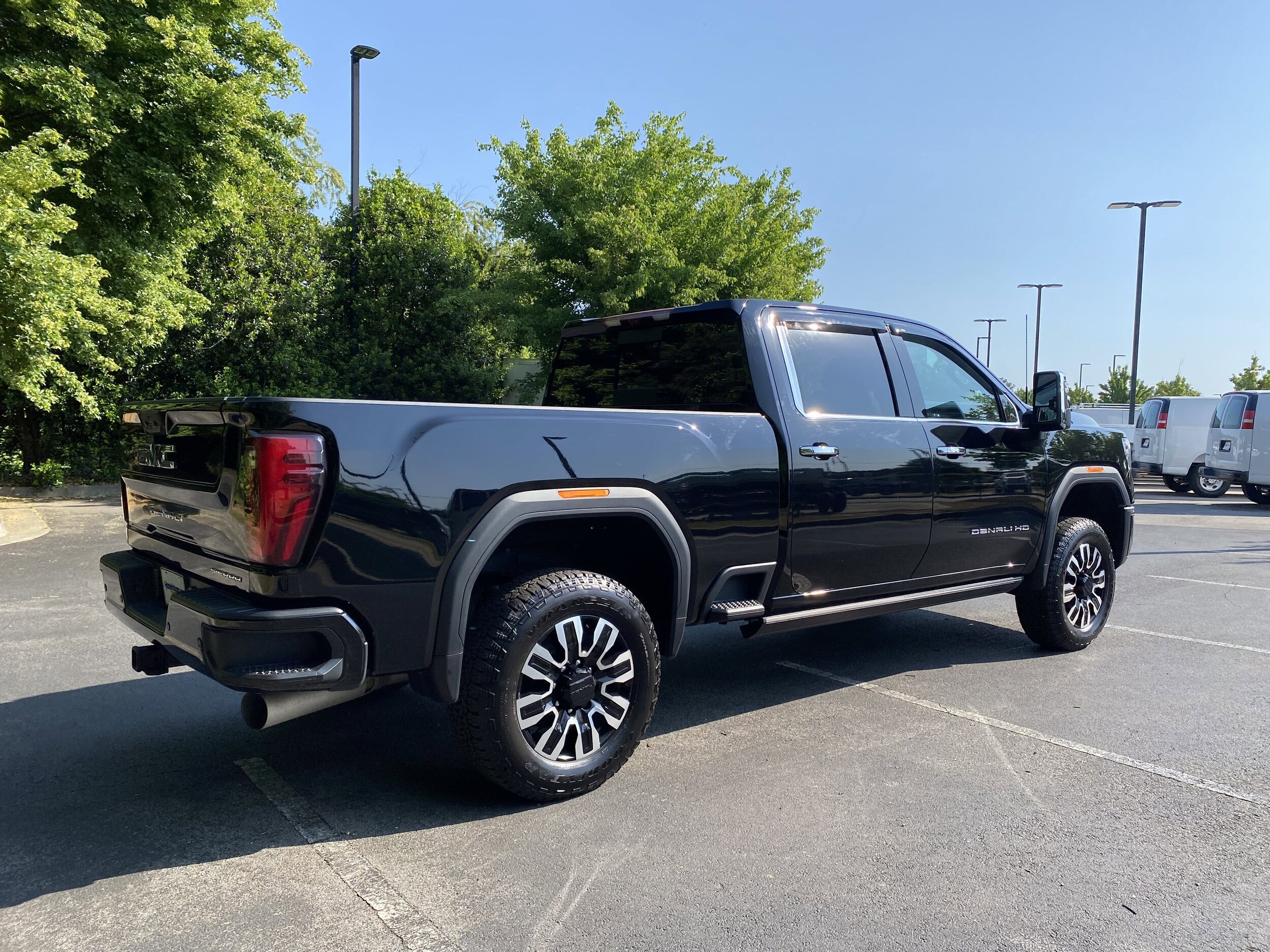 2024 GMC Sierra 2500HD Denali Ultimate photo 3