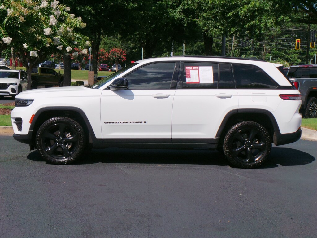 Used 2023 Jeep Grand Cherokee Altitude SUV