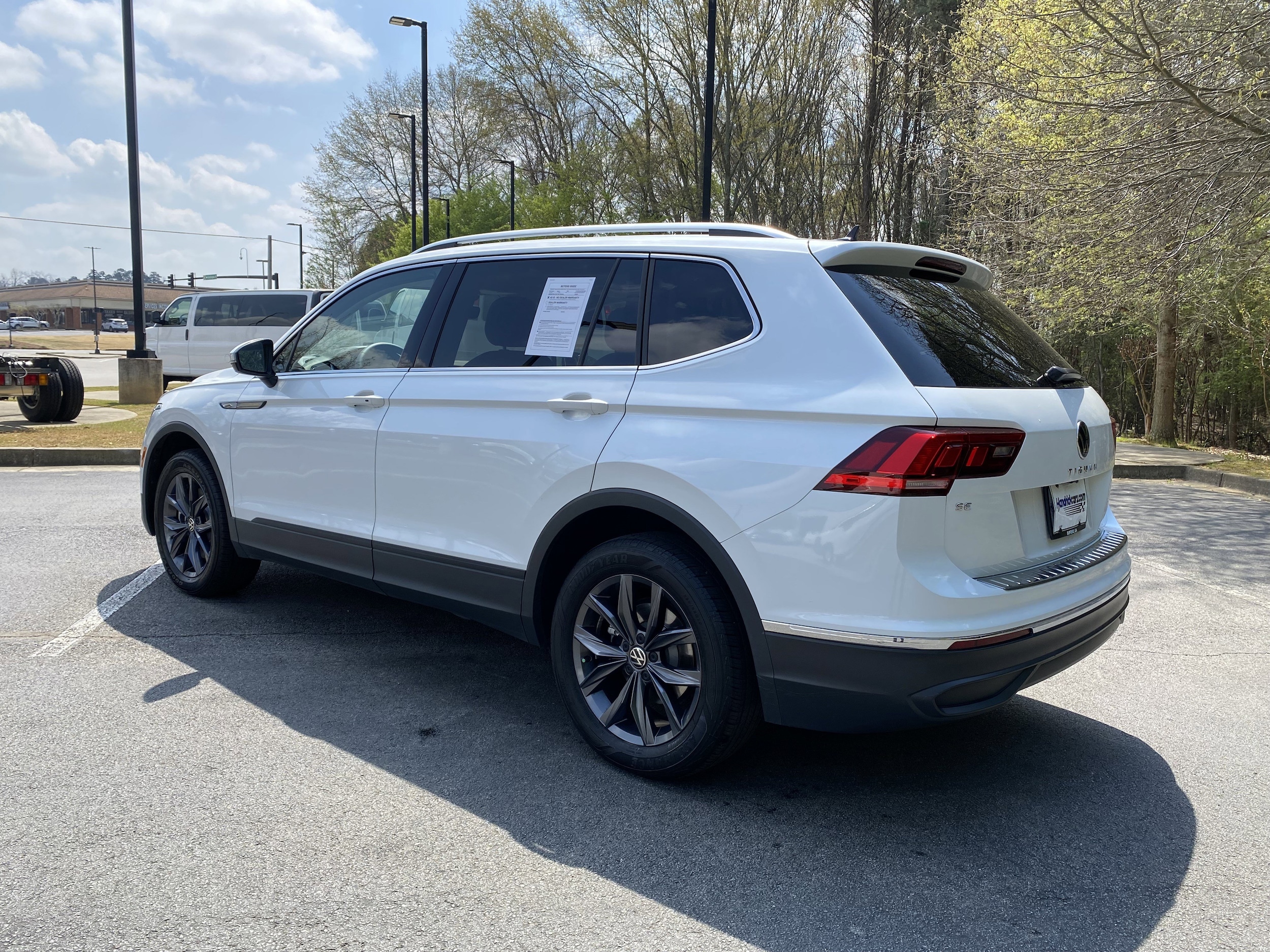 2023 Volkswagen Tiguan SE photo 6