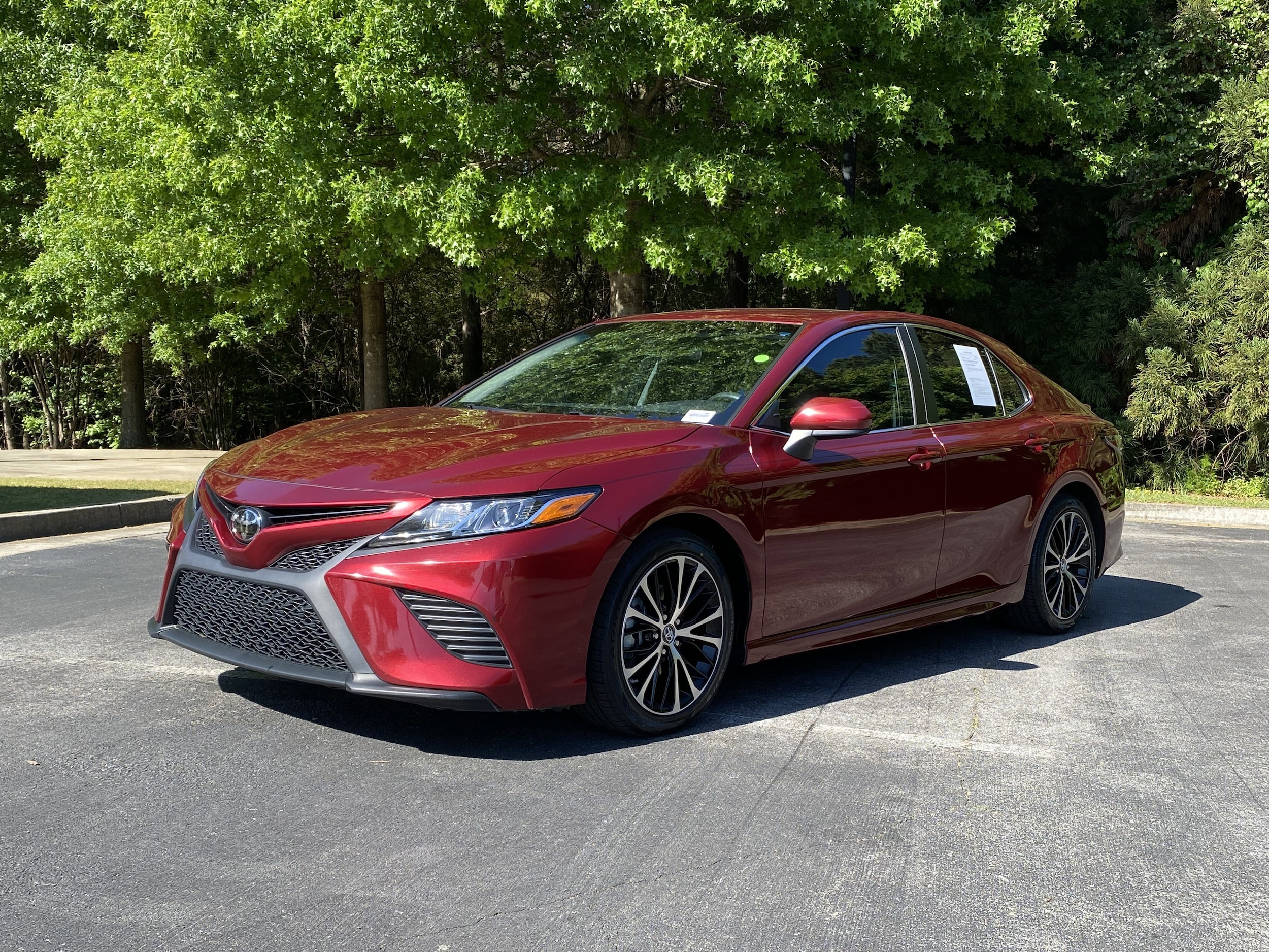 2018 Toyota Camry SE photo 4