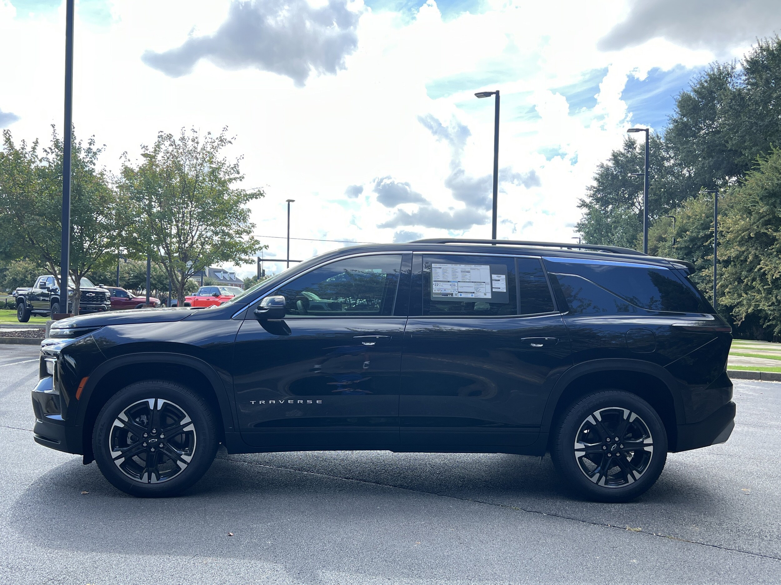 2027 Chevrolet Traverse FWD LT