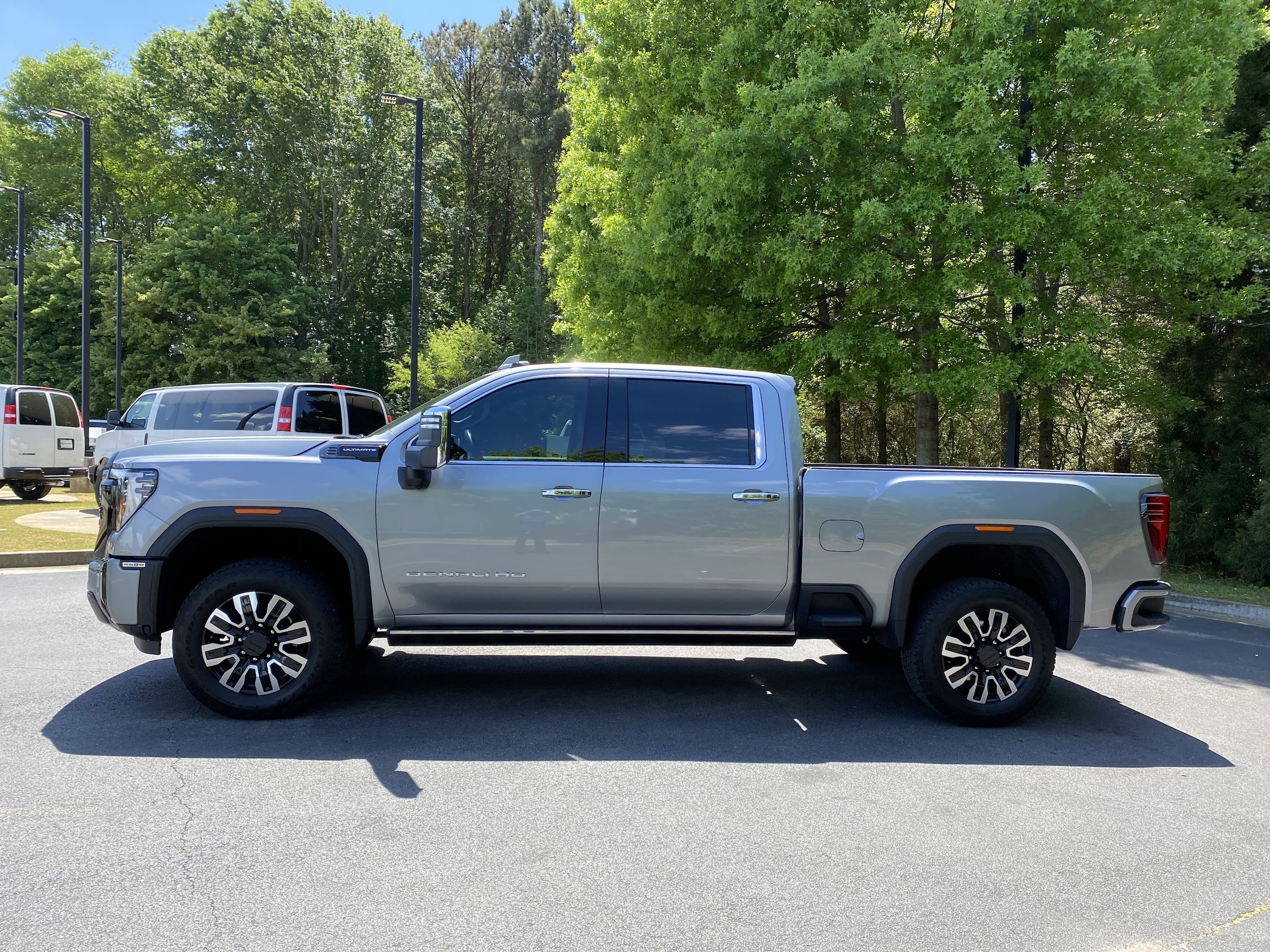 2025 GMC Sierra 2500HD Denali Ultimate photo 4