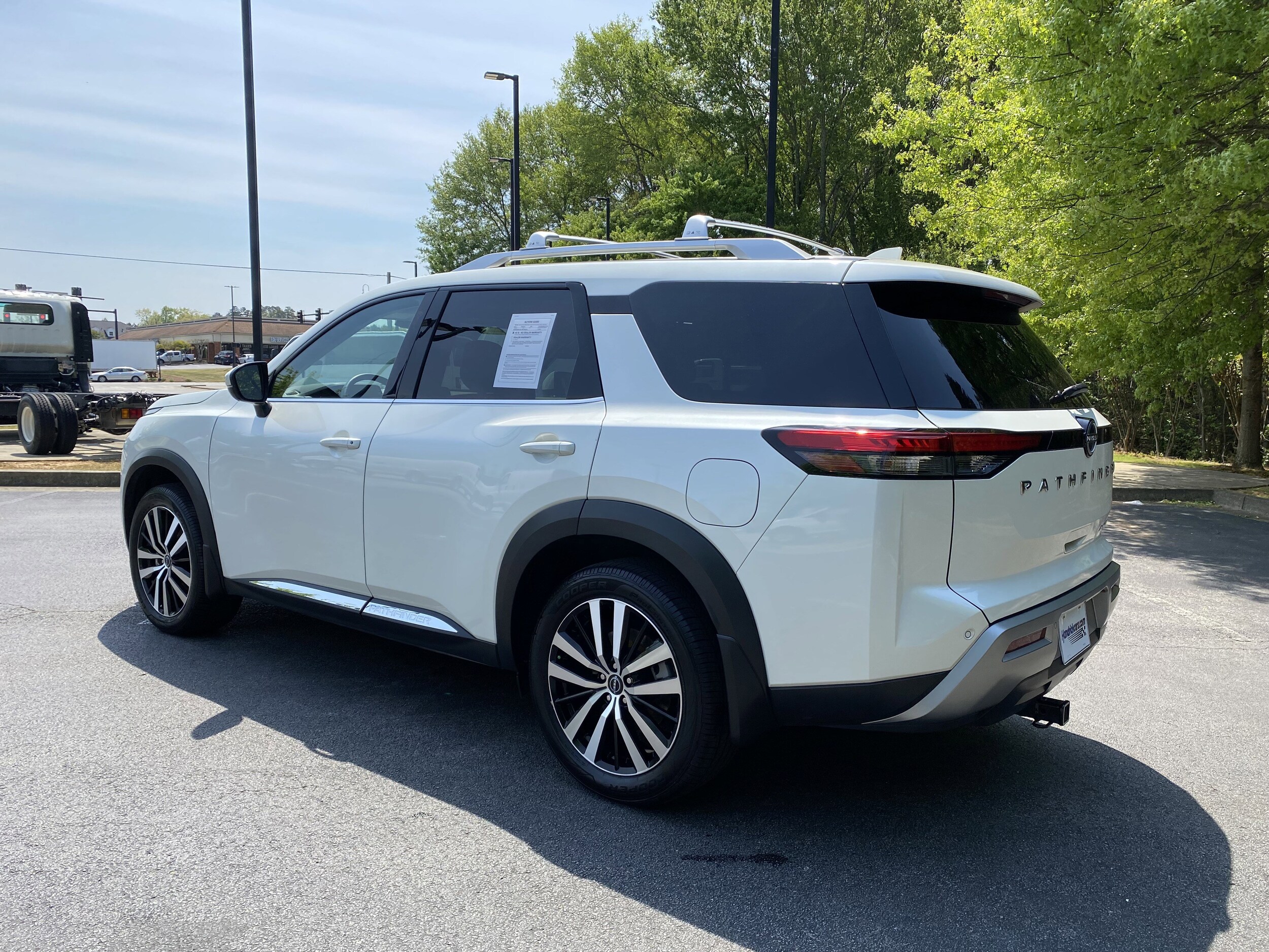 2024 Nissan Pathfinder Platinum photo 5