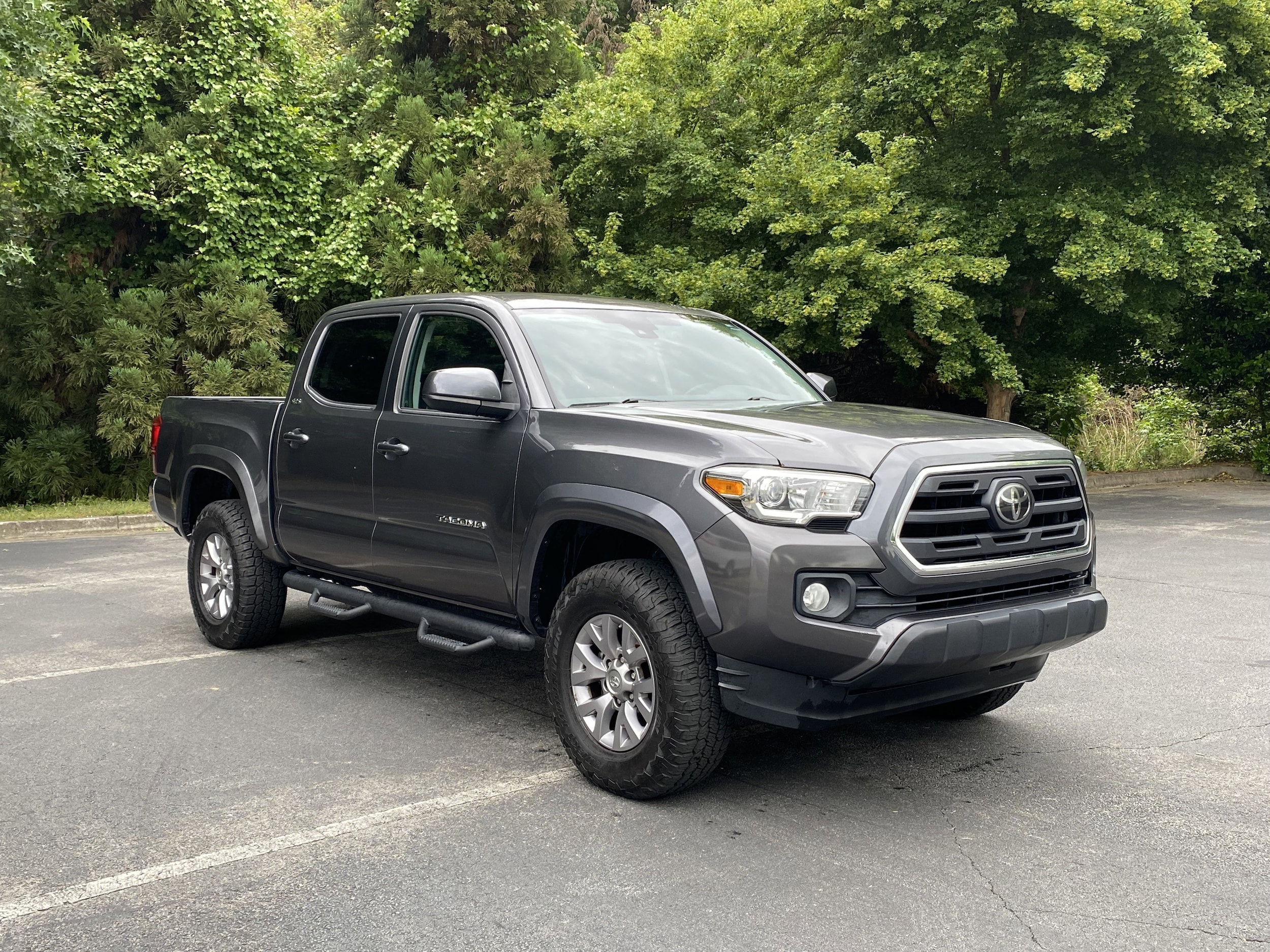 2018 Toyota Tacoma SR5 photo 2
