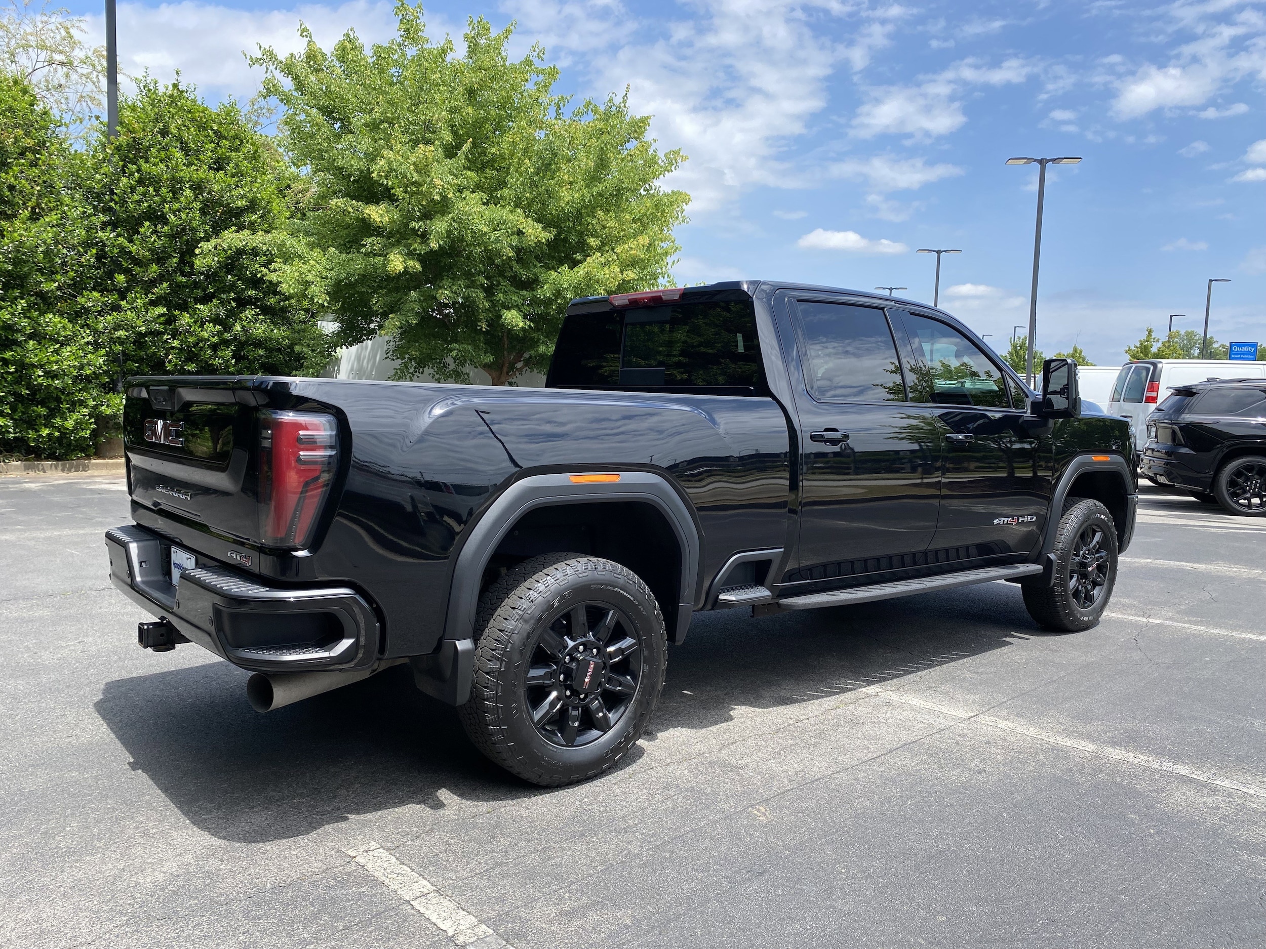 2025 GMC Sierra 2500HD AT4 photo 3