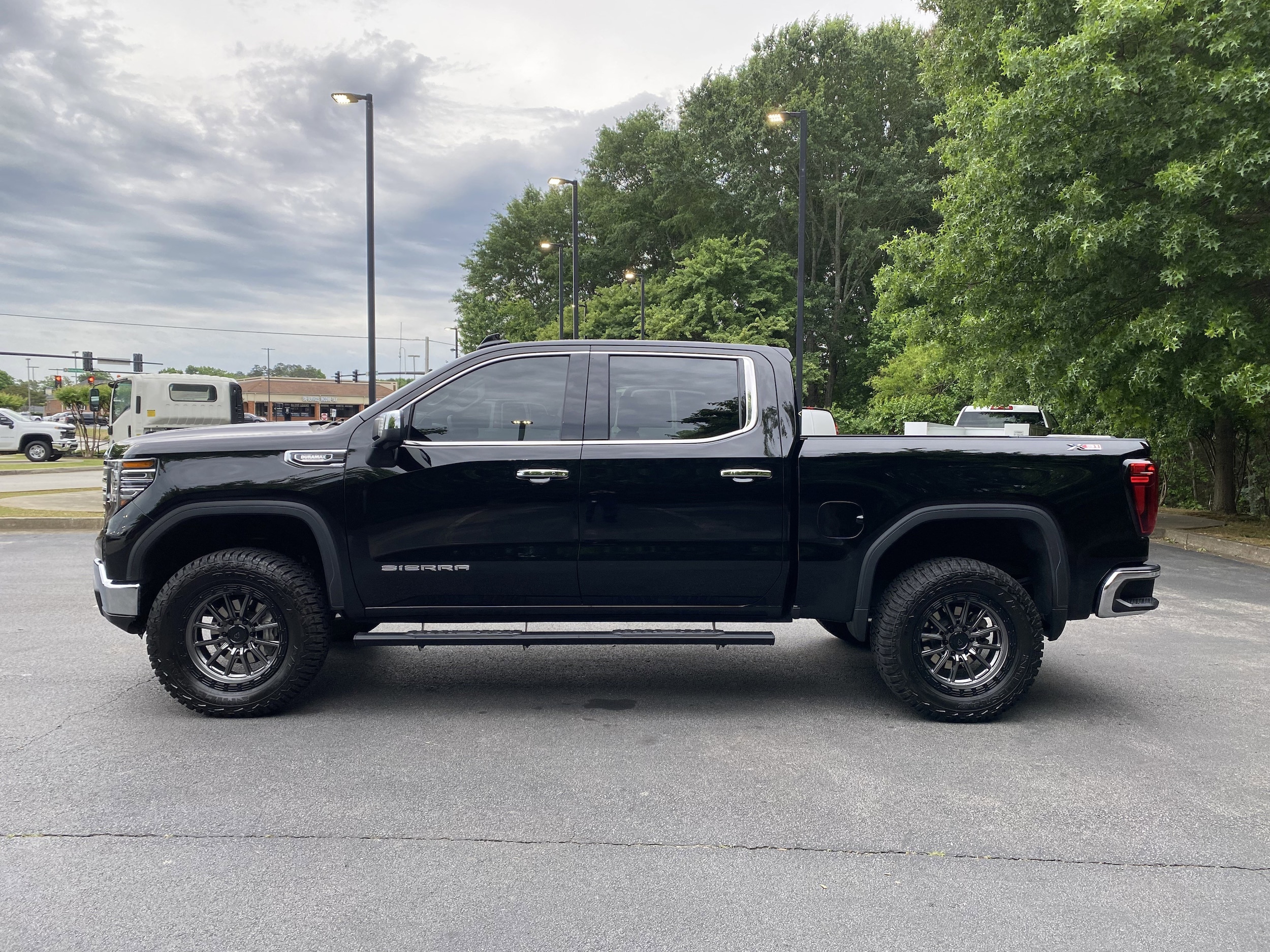 2024 GMC Sierra 1500 SLT photo 4