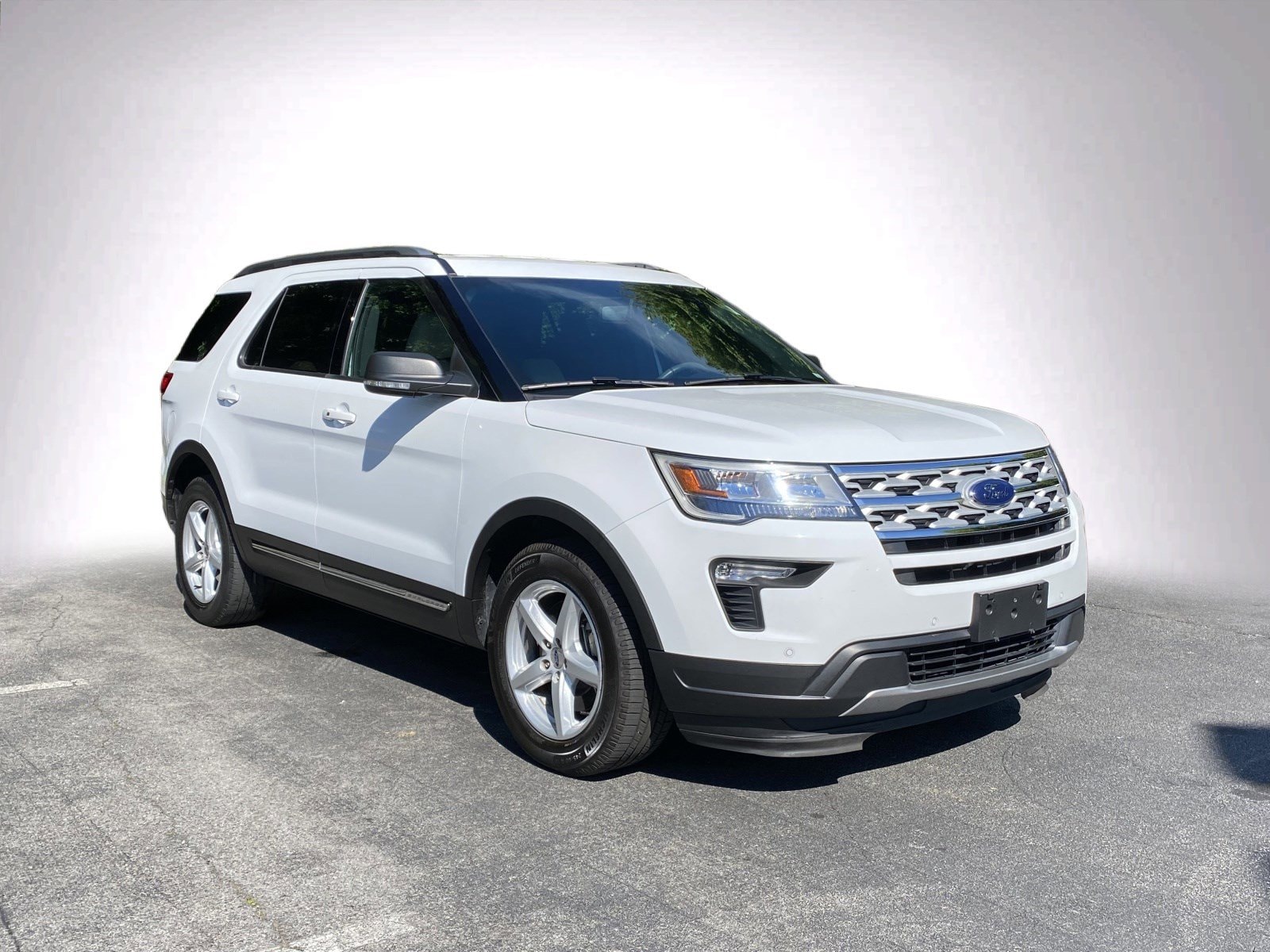 2019 Ford Explorer XLT photo 2