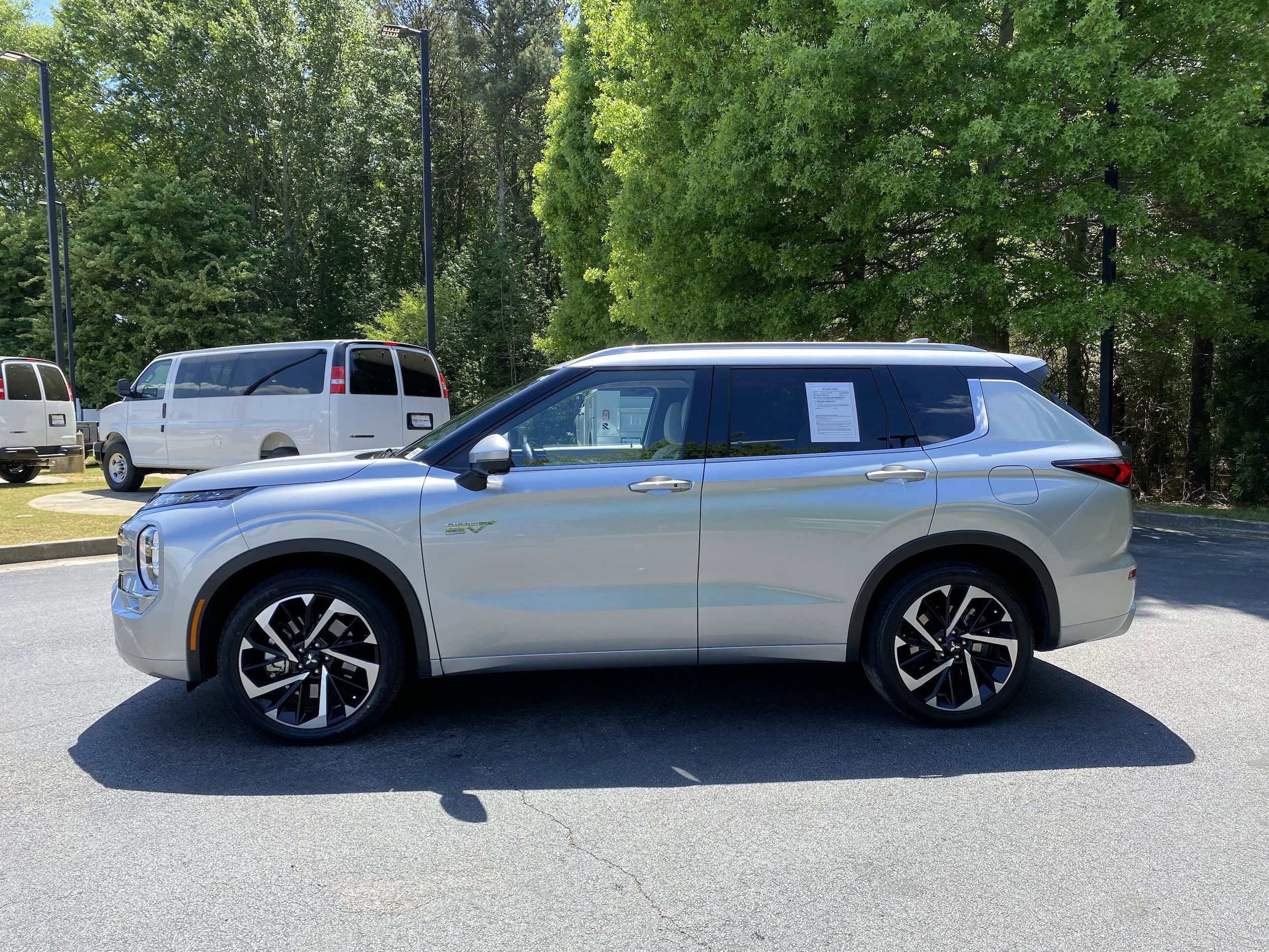 2024 Mitsubishi Outlander Plug-In Hybrid SEL photo 5