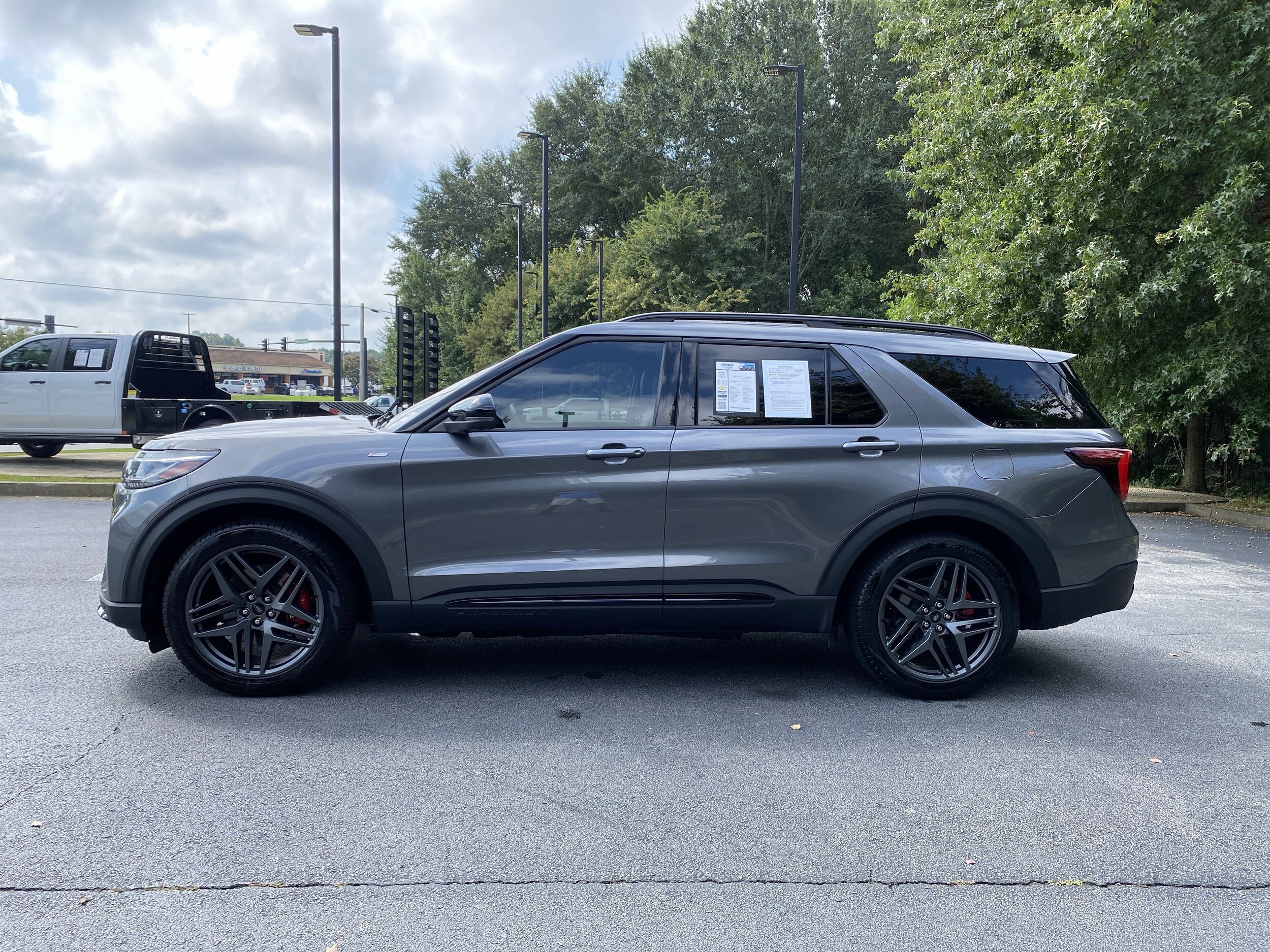 2025 Ford Explorer ST-Line