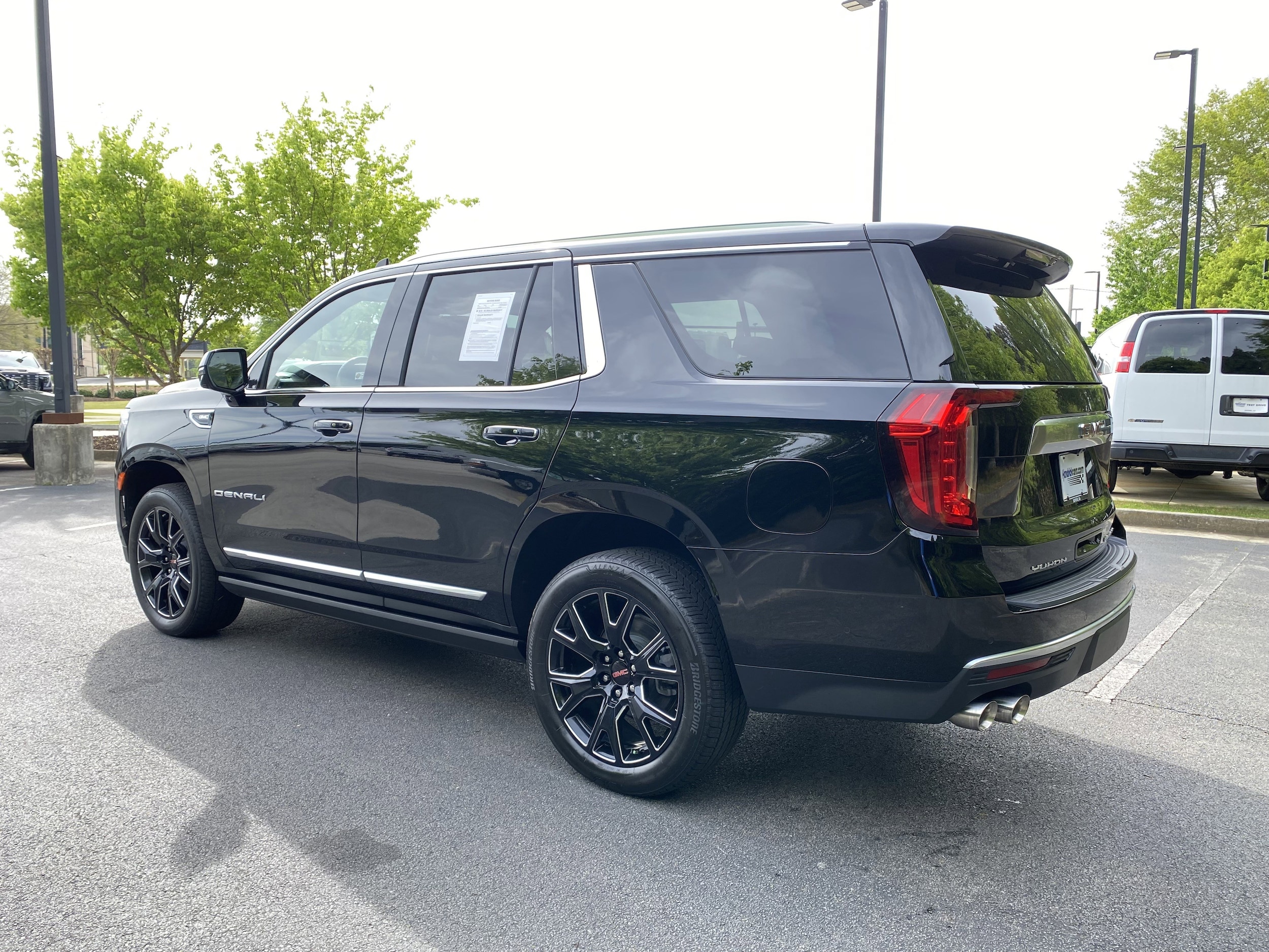 2023 GMC Yukon Denali photo 5