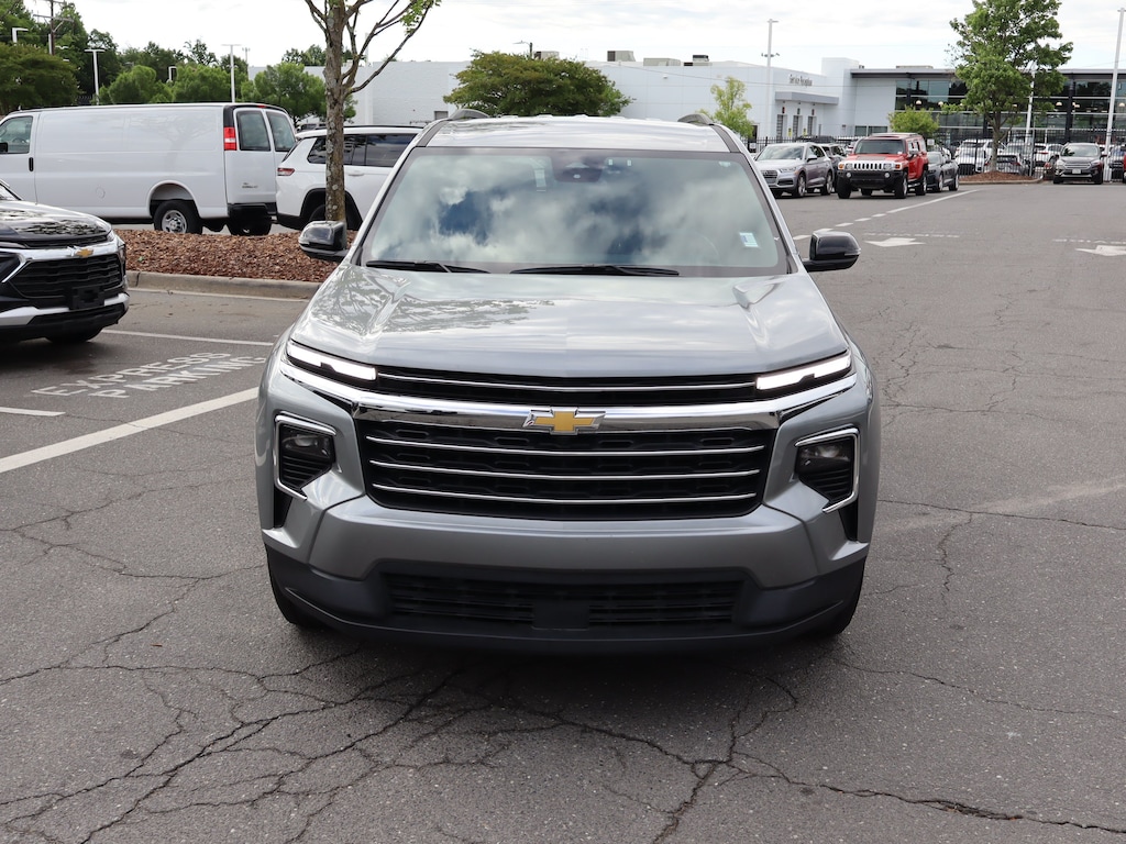 Used 2025 Chevrolet Traverse FWD LT SUV