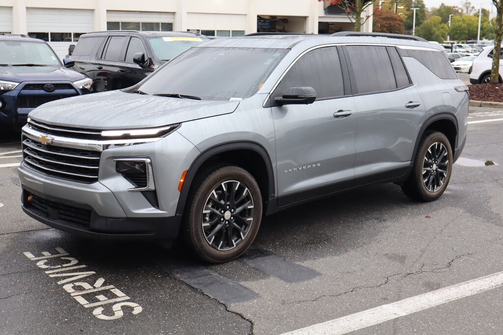 Certified 2025 Chevrolet Traverse FWD LT SUV