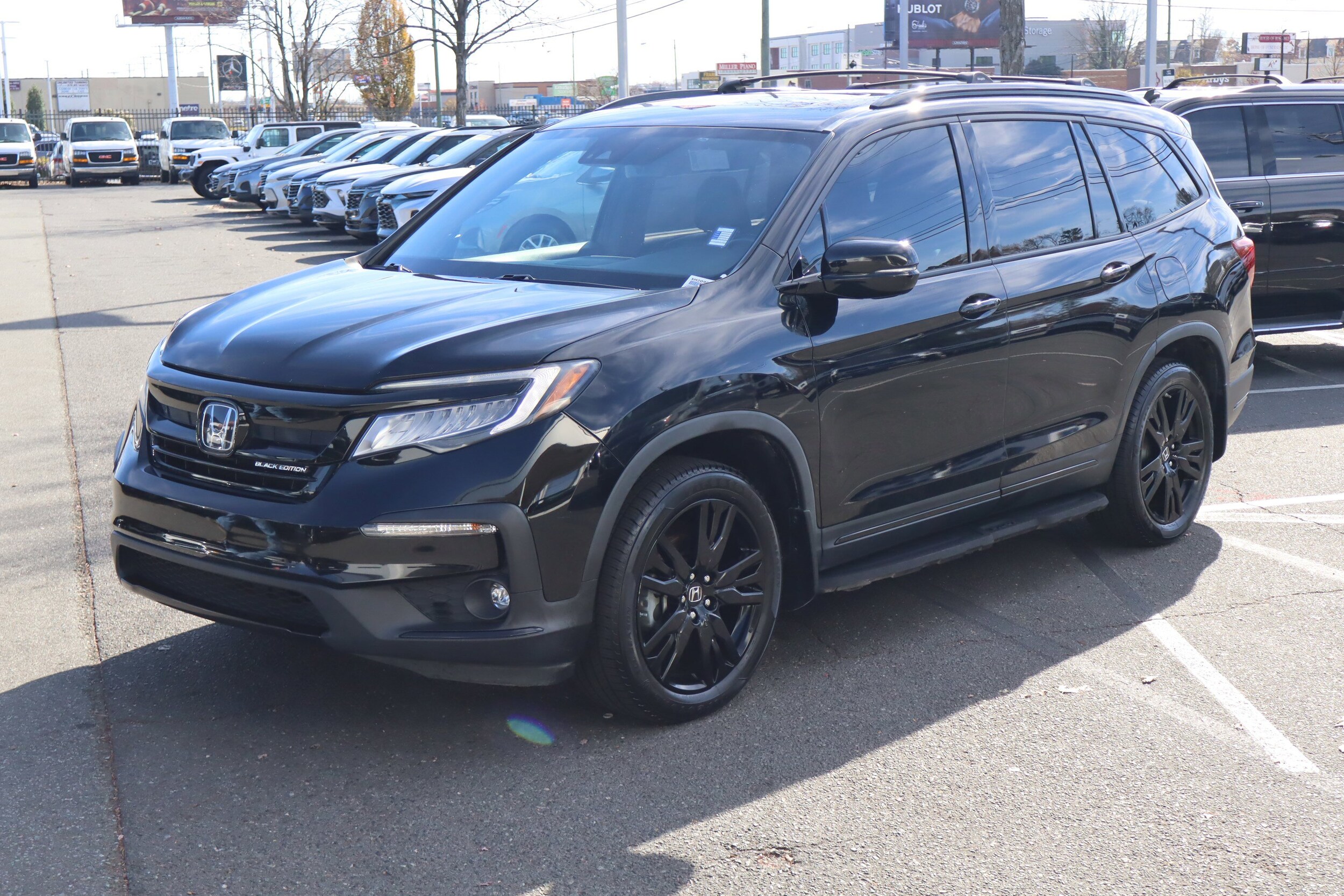 2020 Honda Pilot Black Edition photo 2