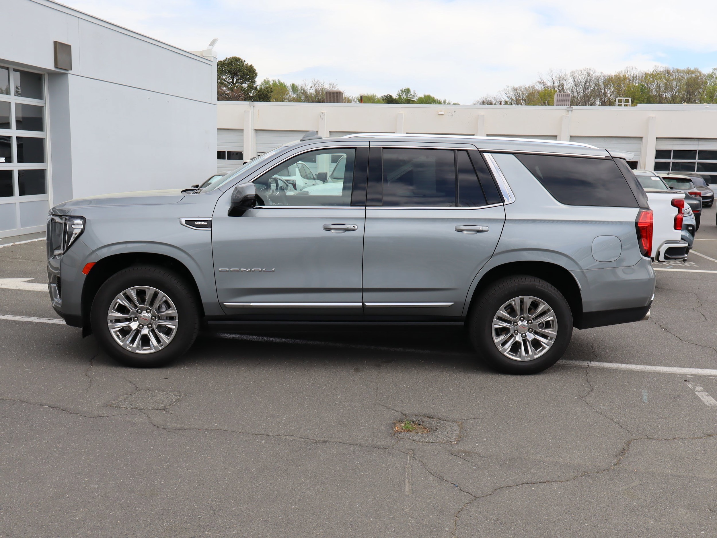 2024 GMC Yukon Denali photo 6