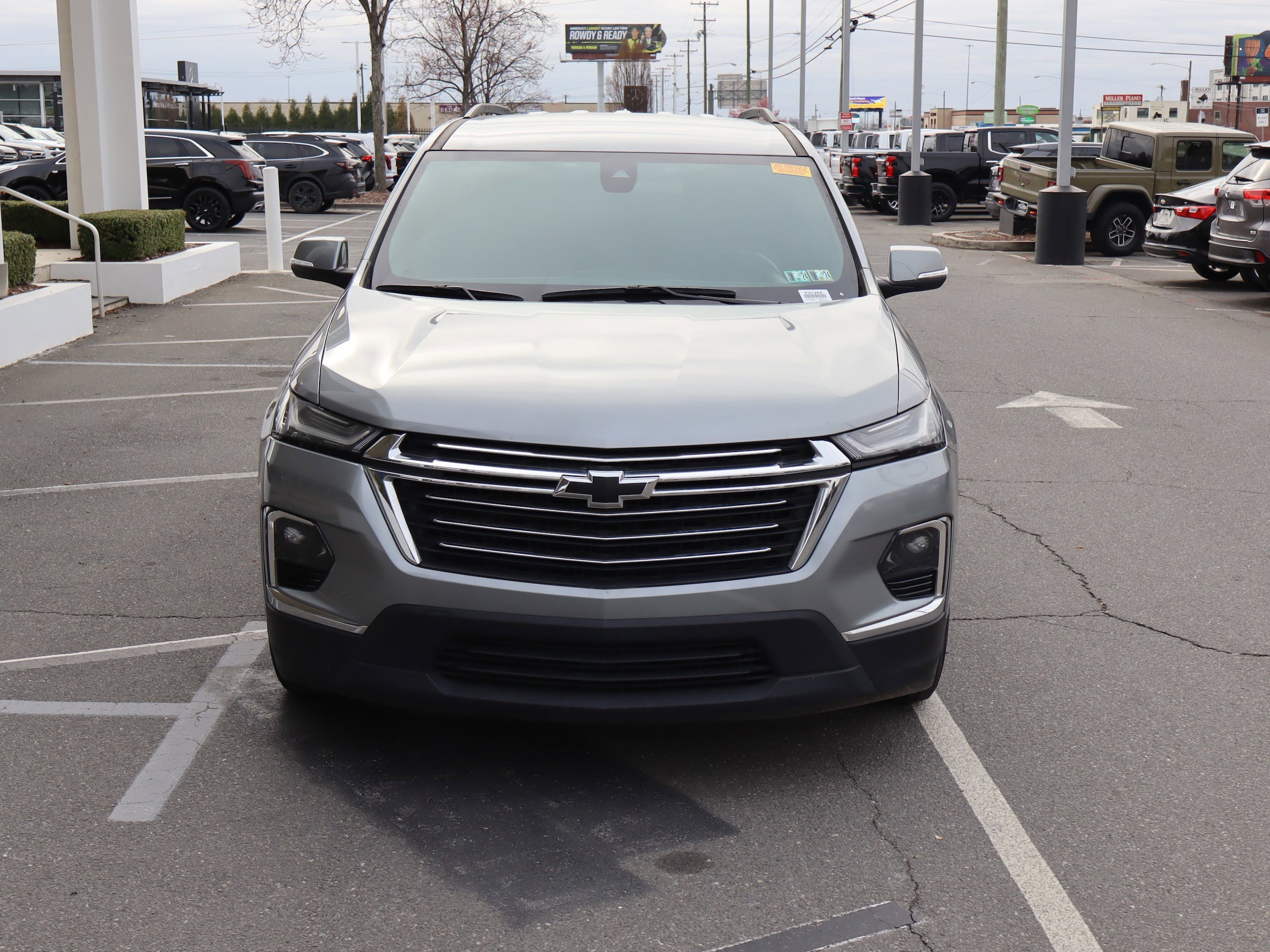 2023 Chevrolet Traverse LT Cloth photo 2